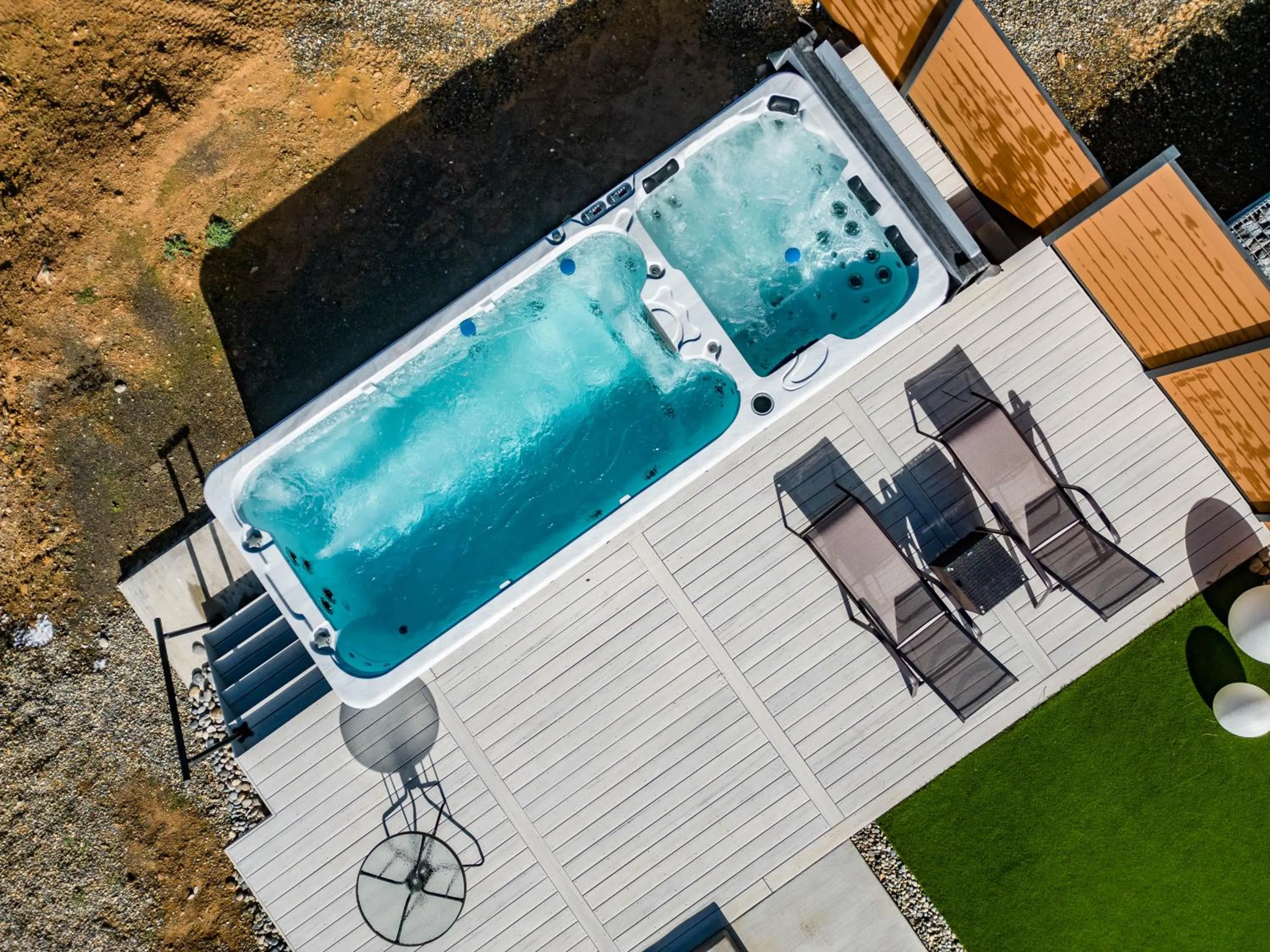Hot Tub in Horizon by Yosemite