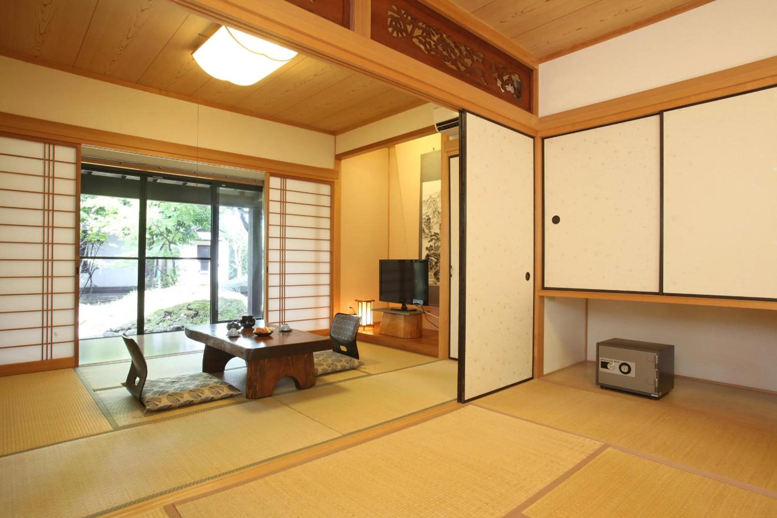 Photo of the whole room in Tawarayama Onsen Ryokan Minawa