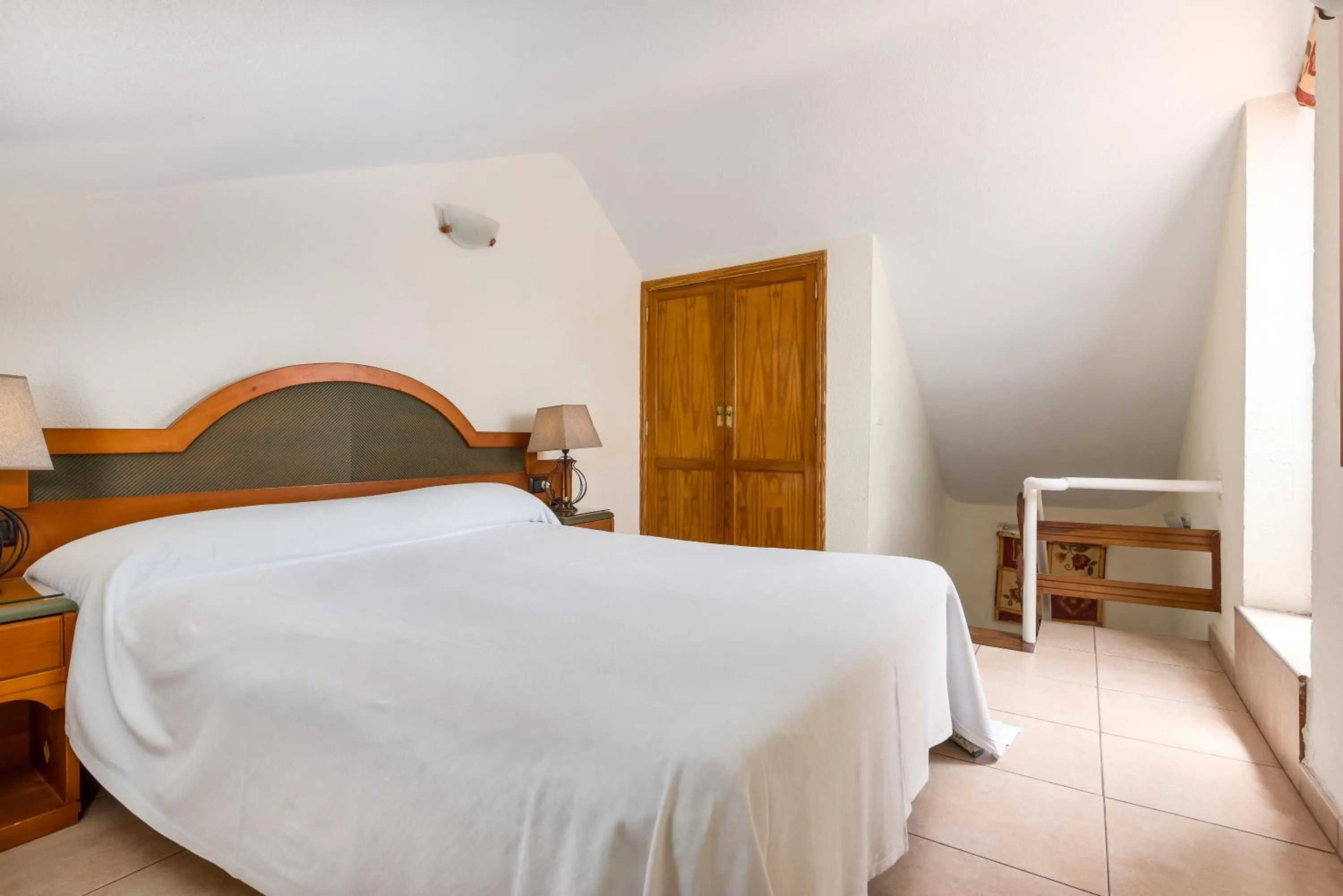 Bedroom, Bed in Club Tenerife Apartments