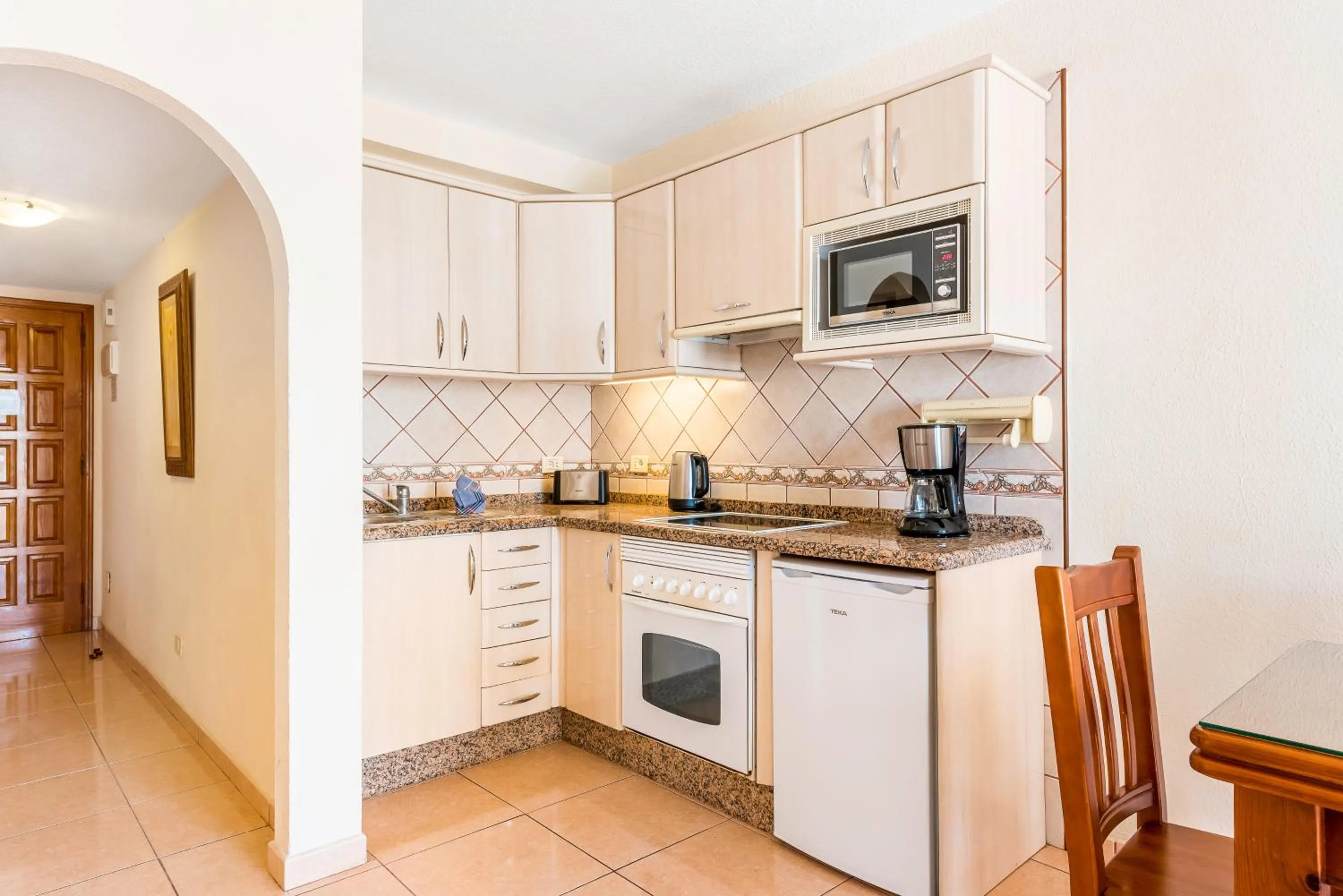Kitchen or kitchenette in Club Tenerife Apartments