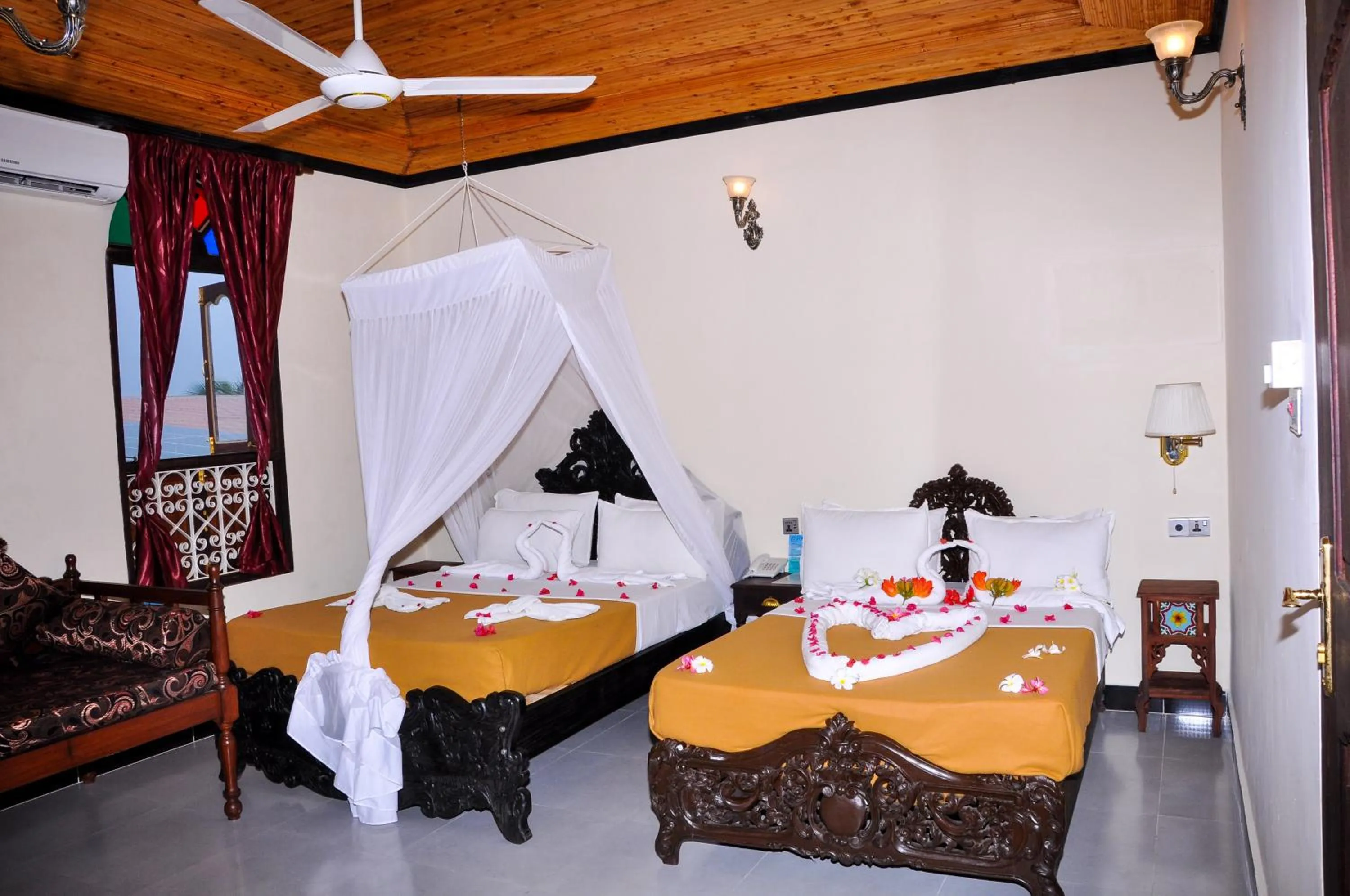 Bed in Forodhani Park Hotel