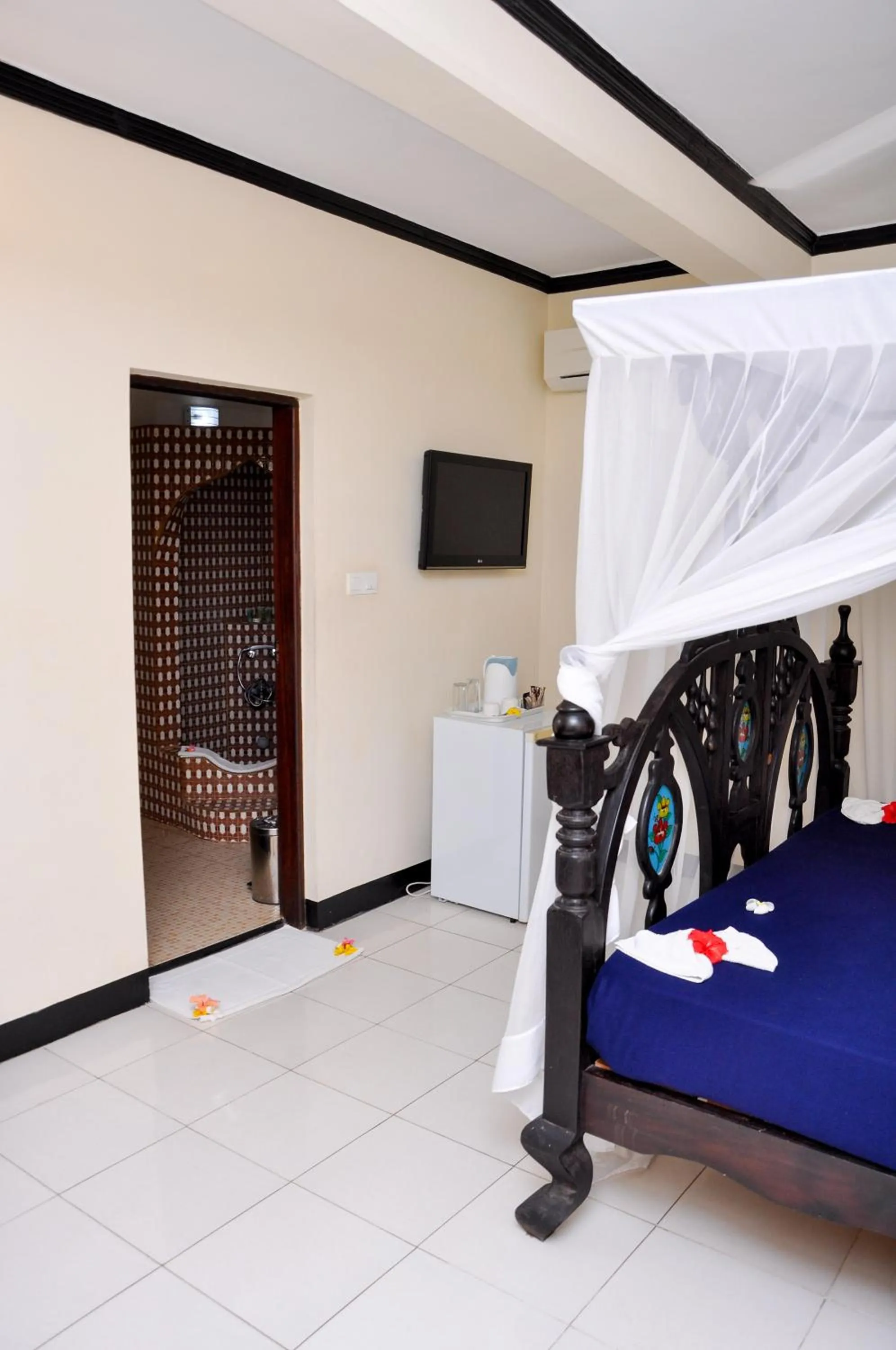 Bed in Forodhani Park Hotel