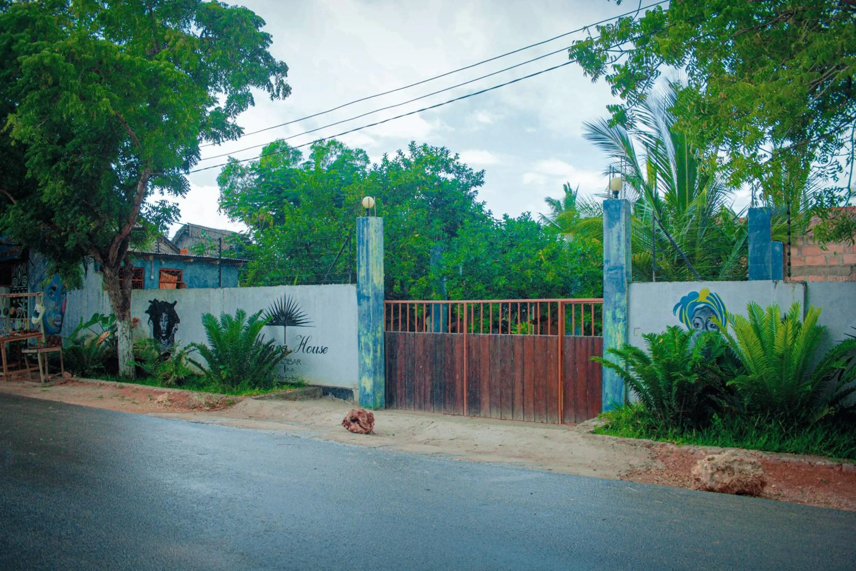 Facade/entrance in Mwana House