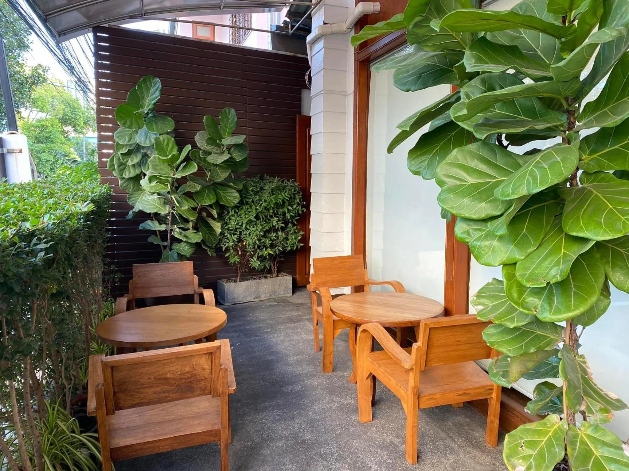 Seating area in Fa Dragon