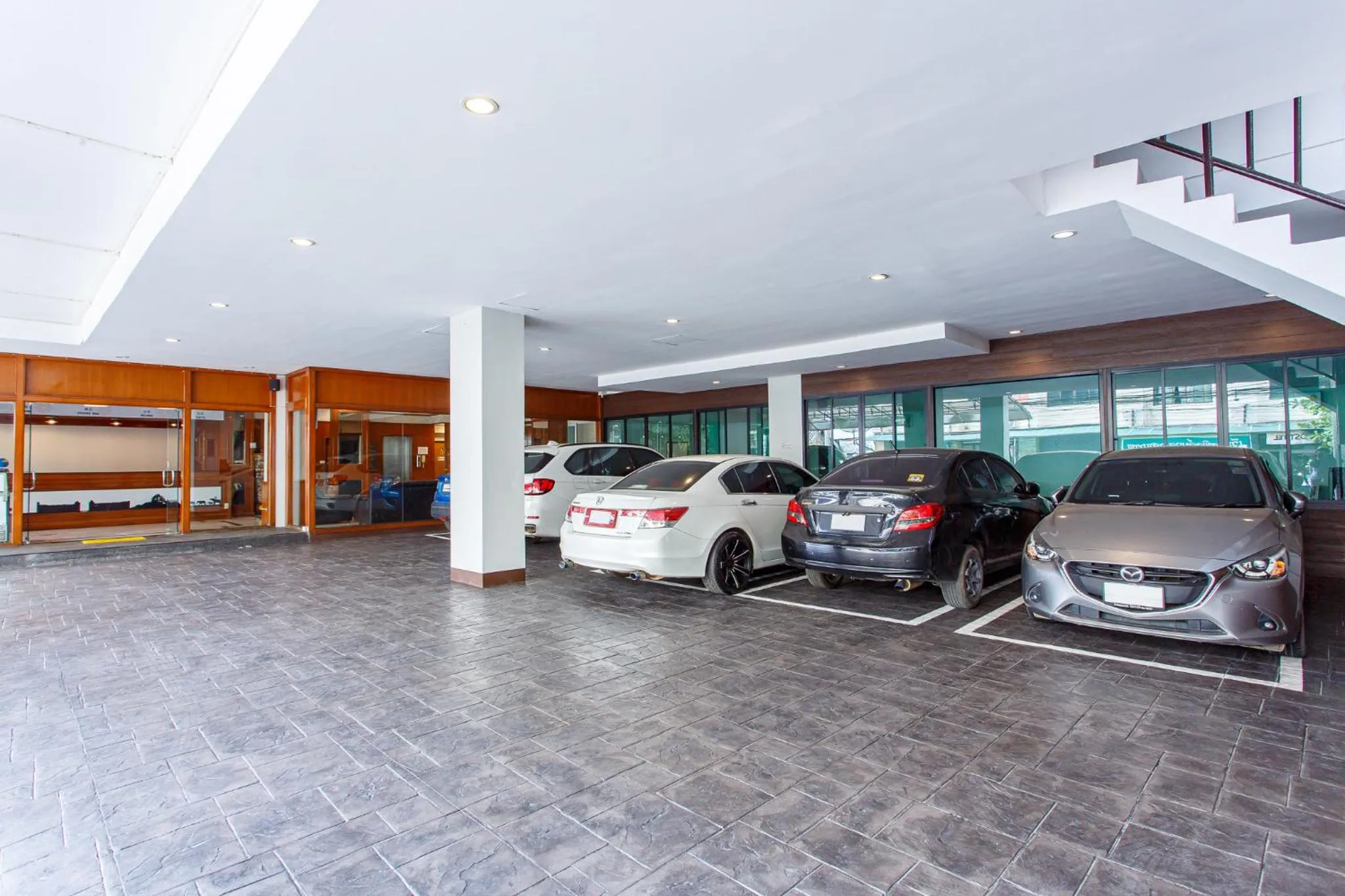 Parking in Fa Dragon