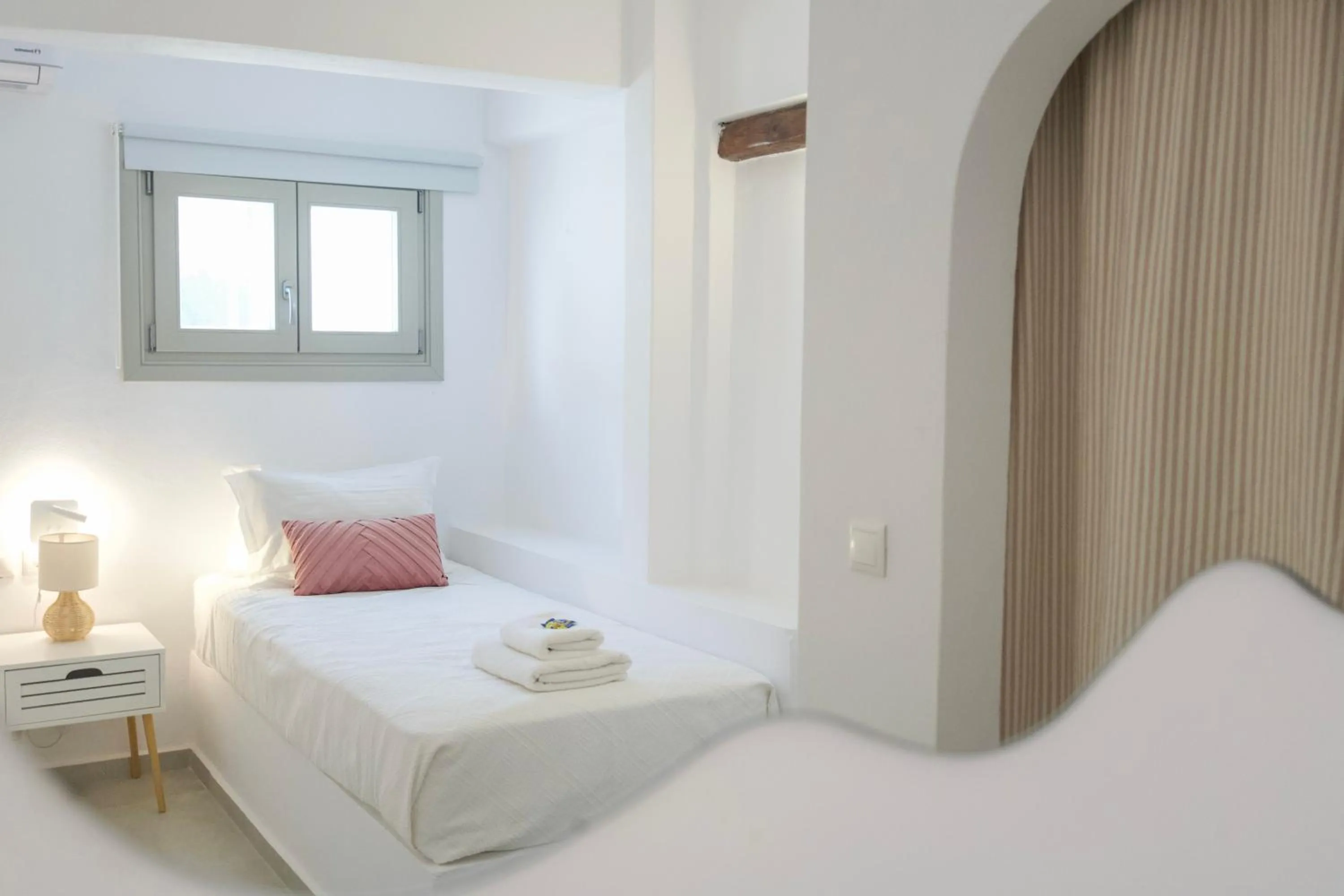 Bed in Margarita Studios Ambelas