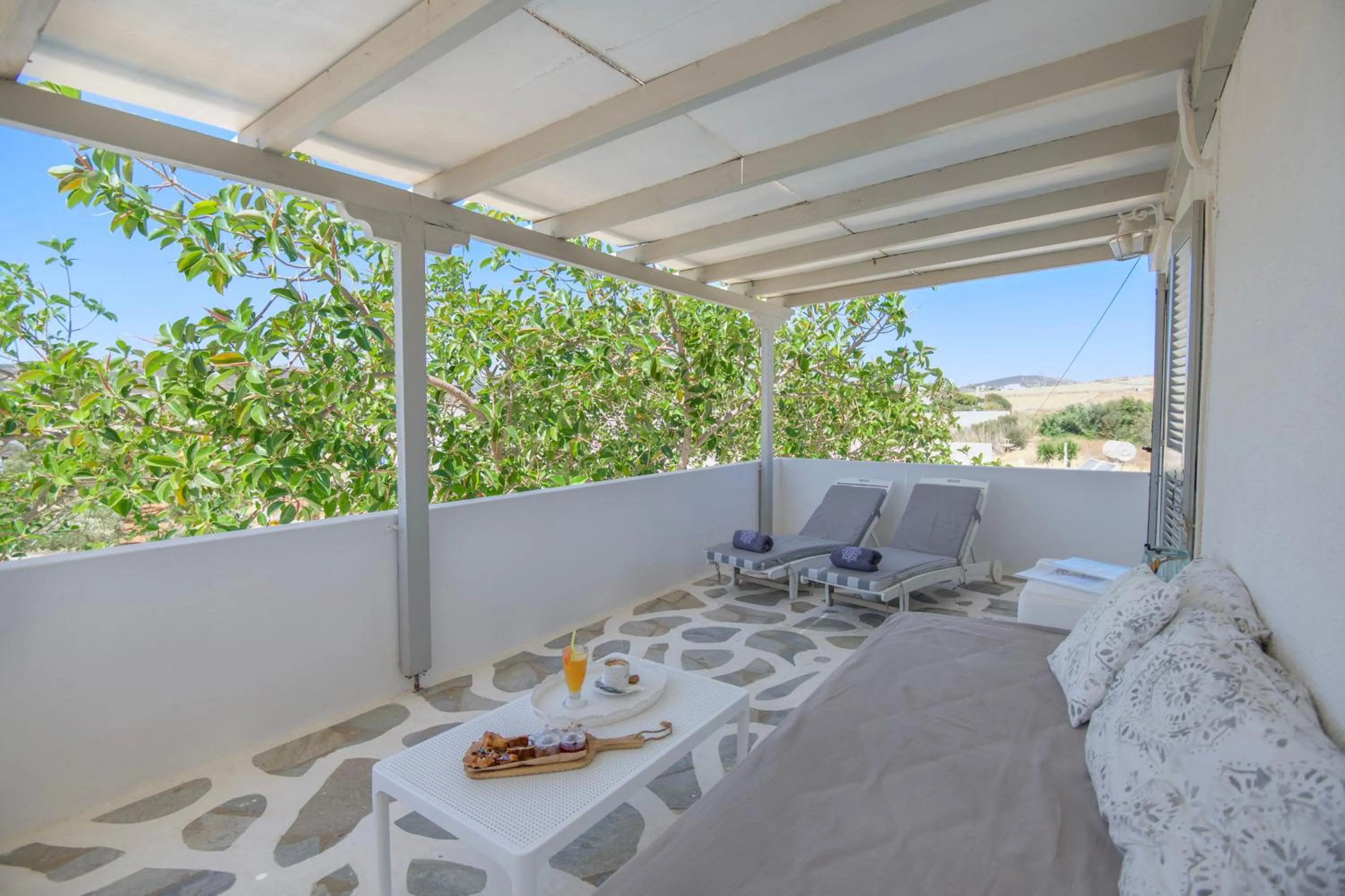 Restaurant/places to eat in Margarita Studios Ambelas