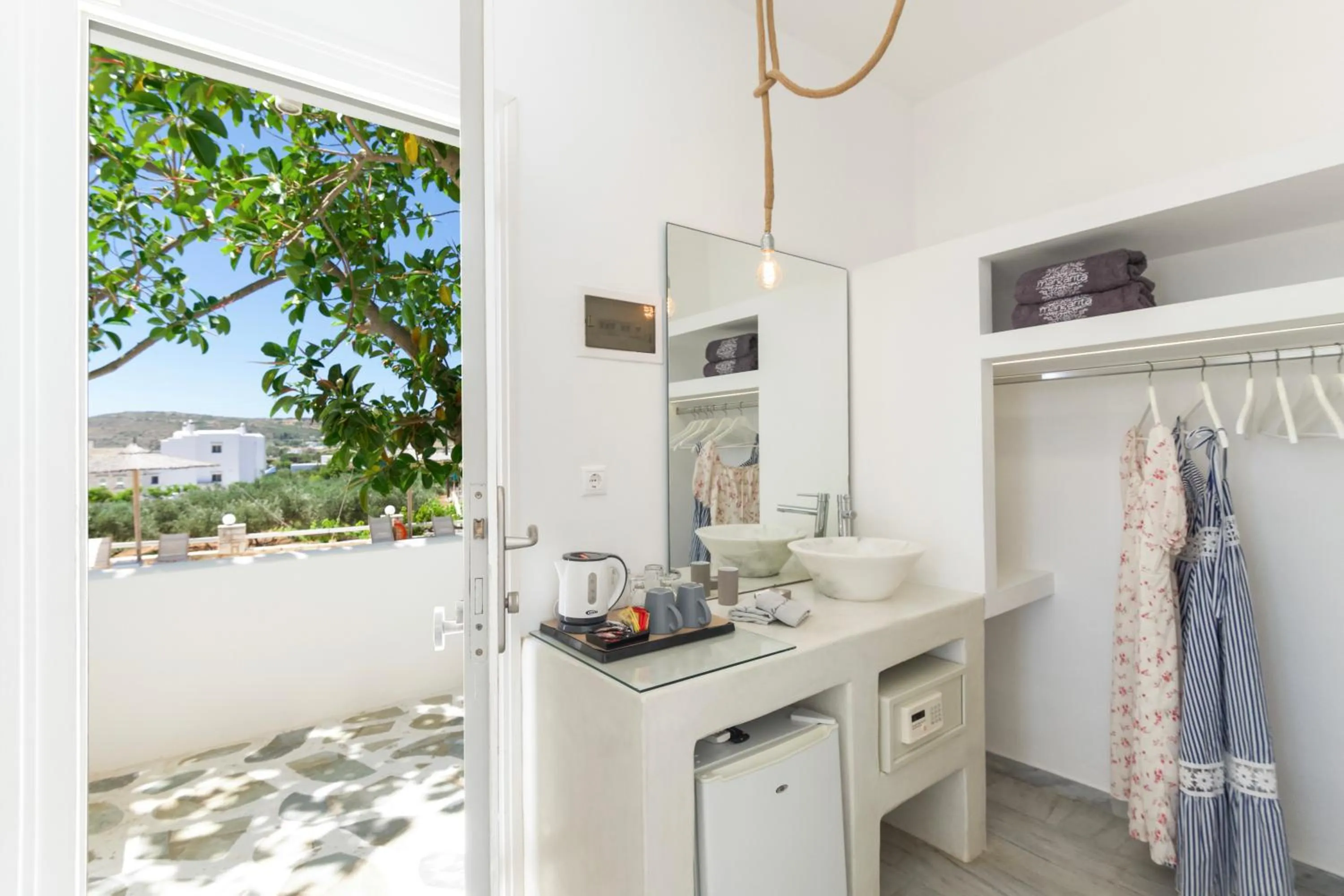 Coffee/tea facilities in Margarita Studios Ambelas