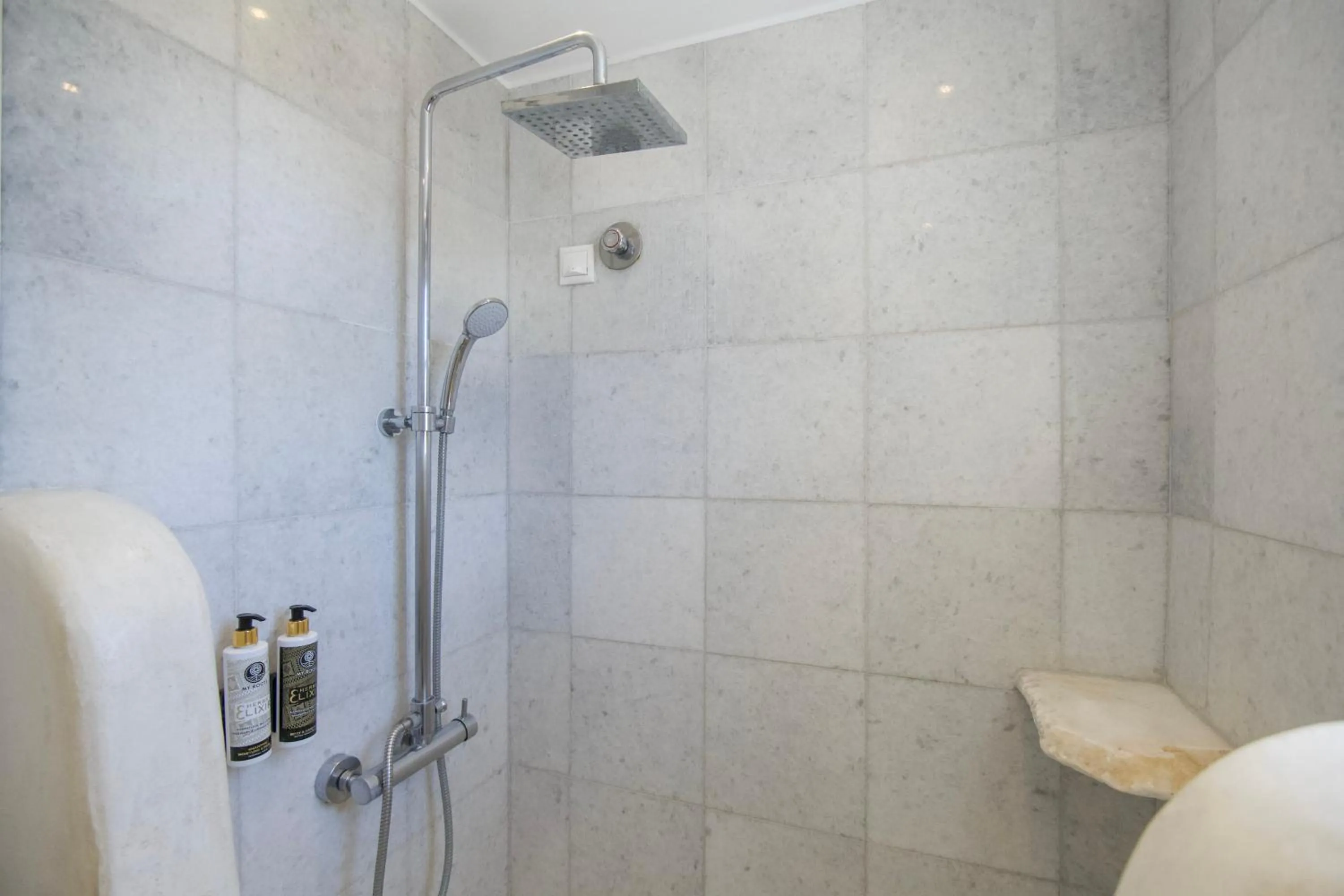 Shower in Margarita Studios Ambelas