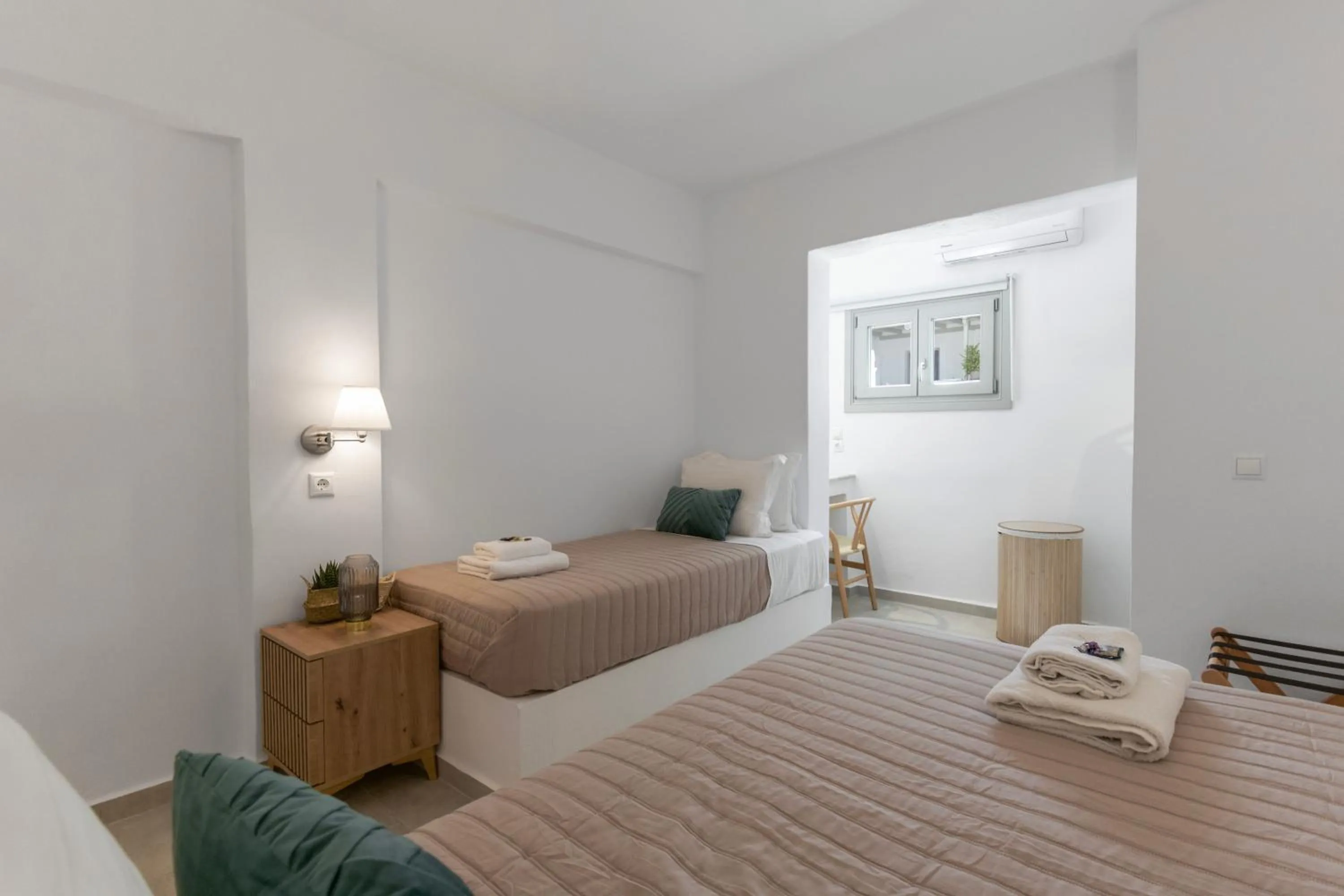 Photo of the whole room, Bed in Margarita Studios Ambelas