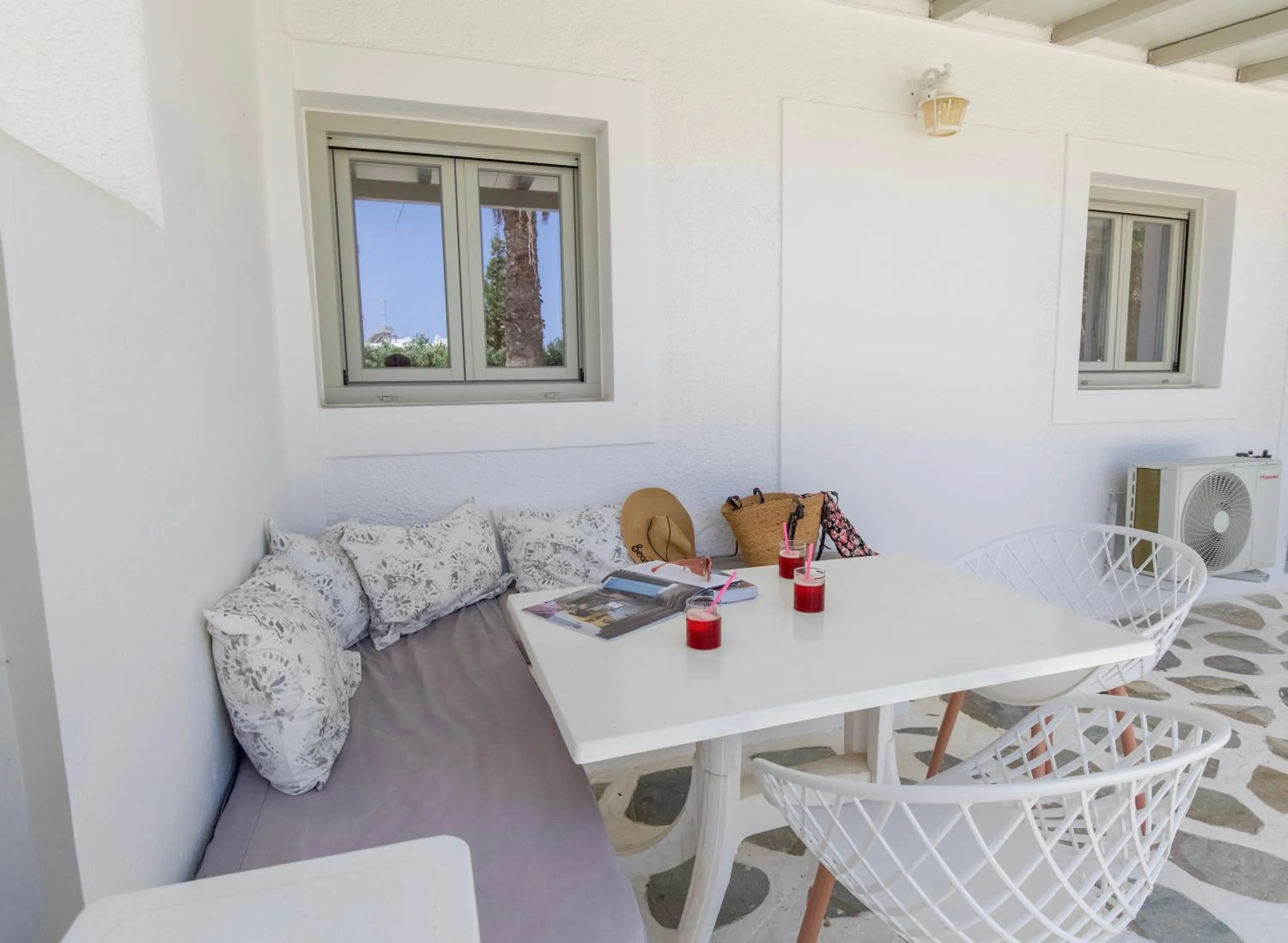 Restaurant/places to eat in Margarita Studios Ambelas