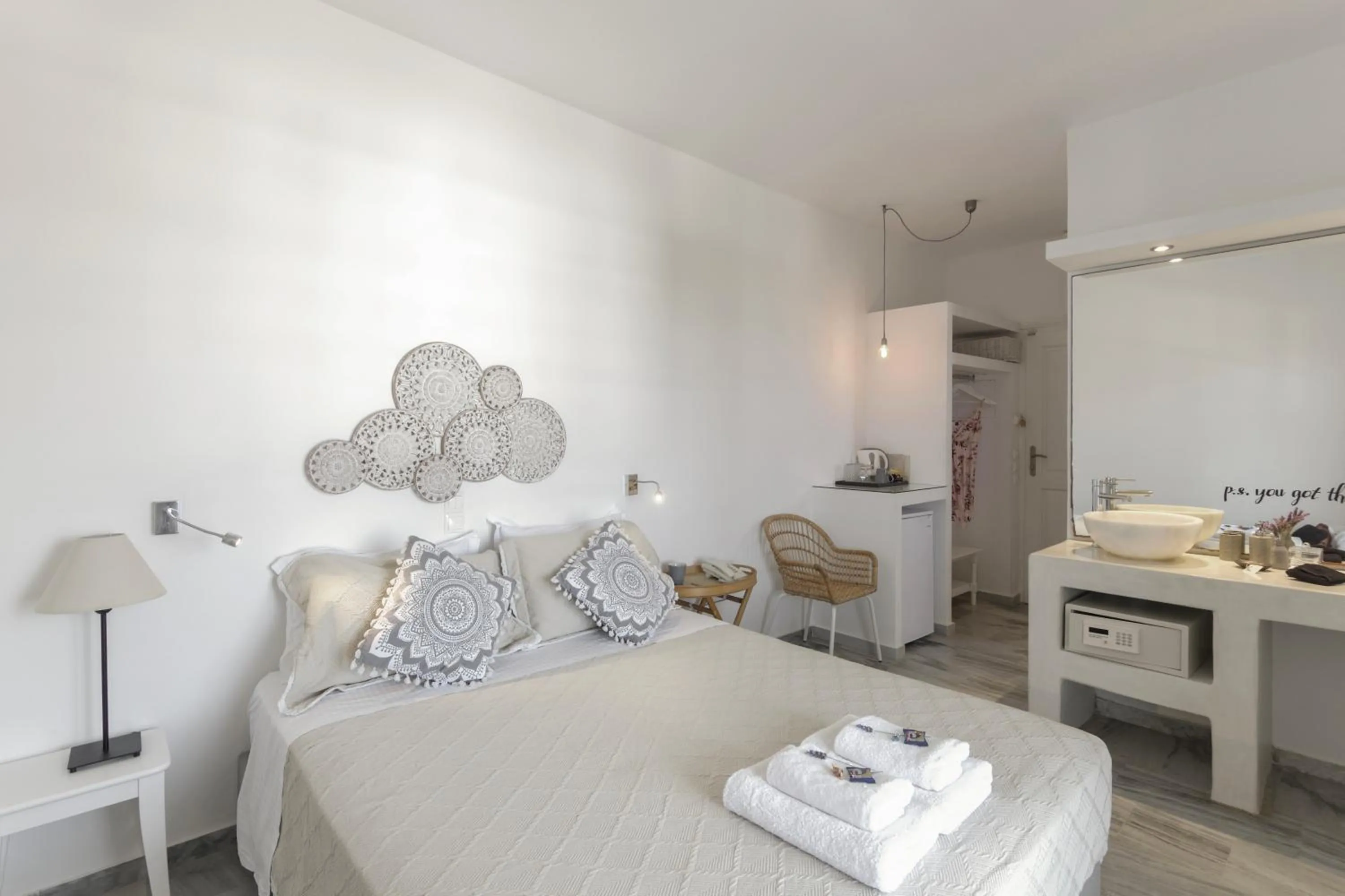 Photo of the whole room, Bed in Margarita Studios Ambelas