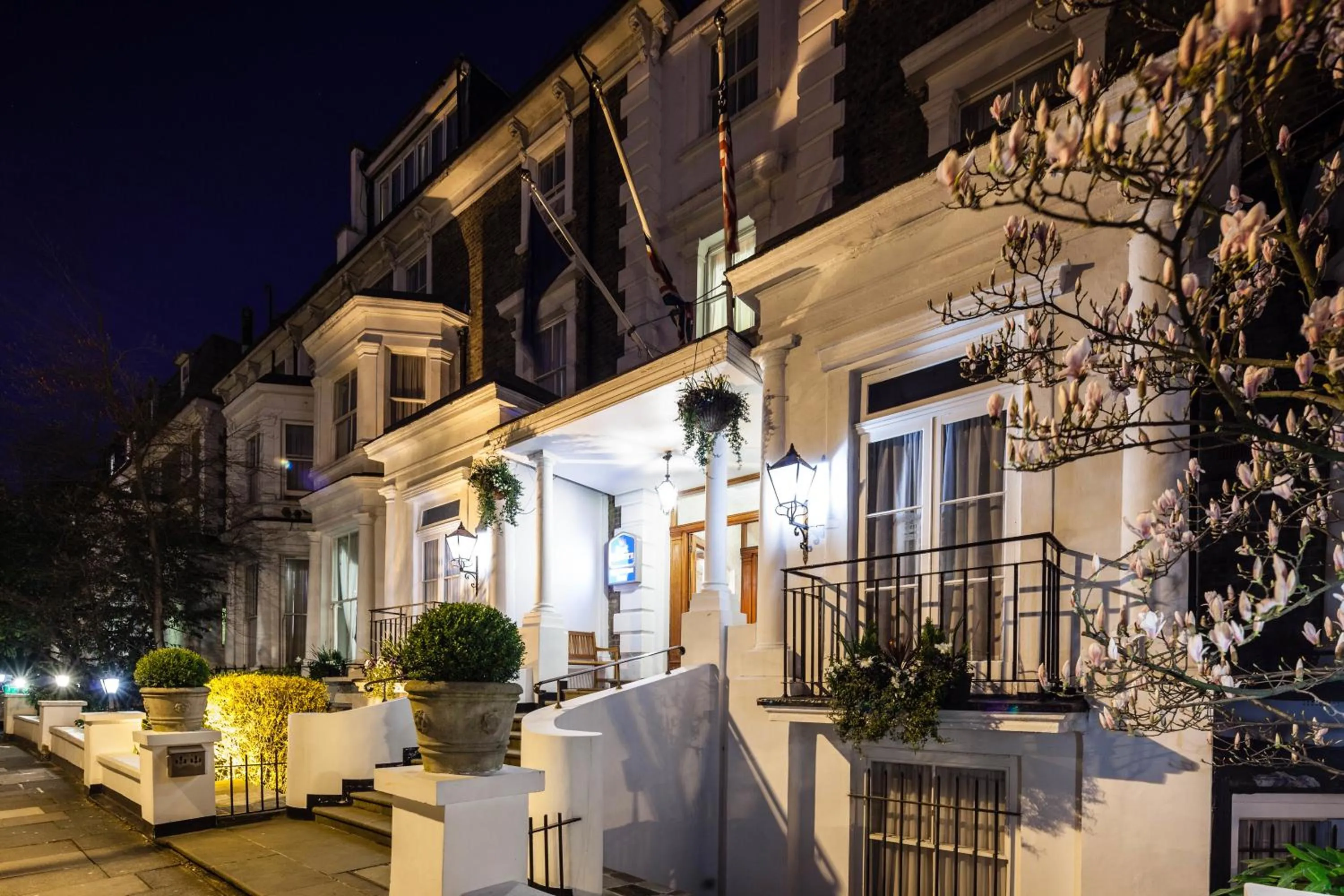 Facade/entrance in Best Western Swiss Cottage Hotel