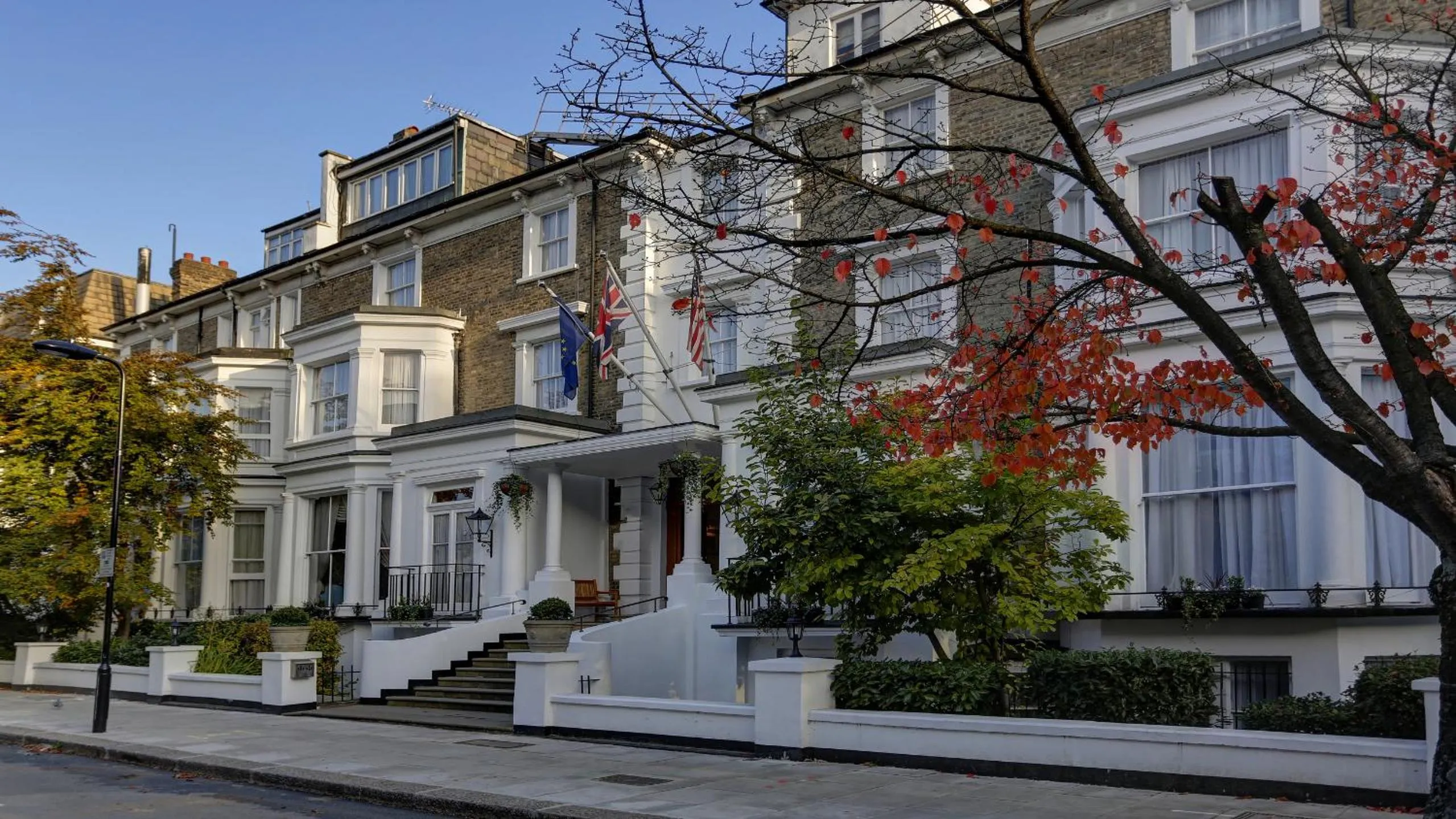 Property building in Best Western Swiss Cottage Hotel