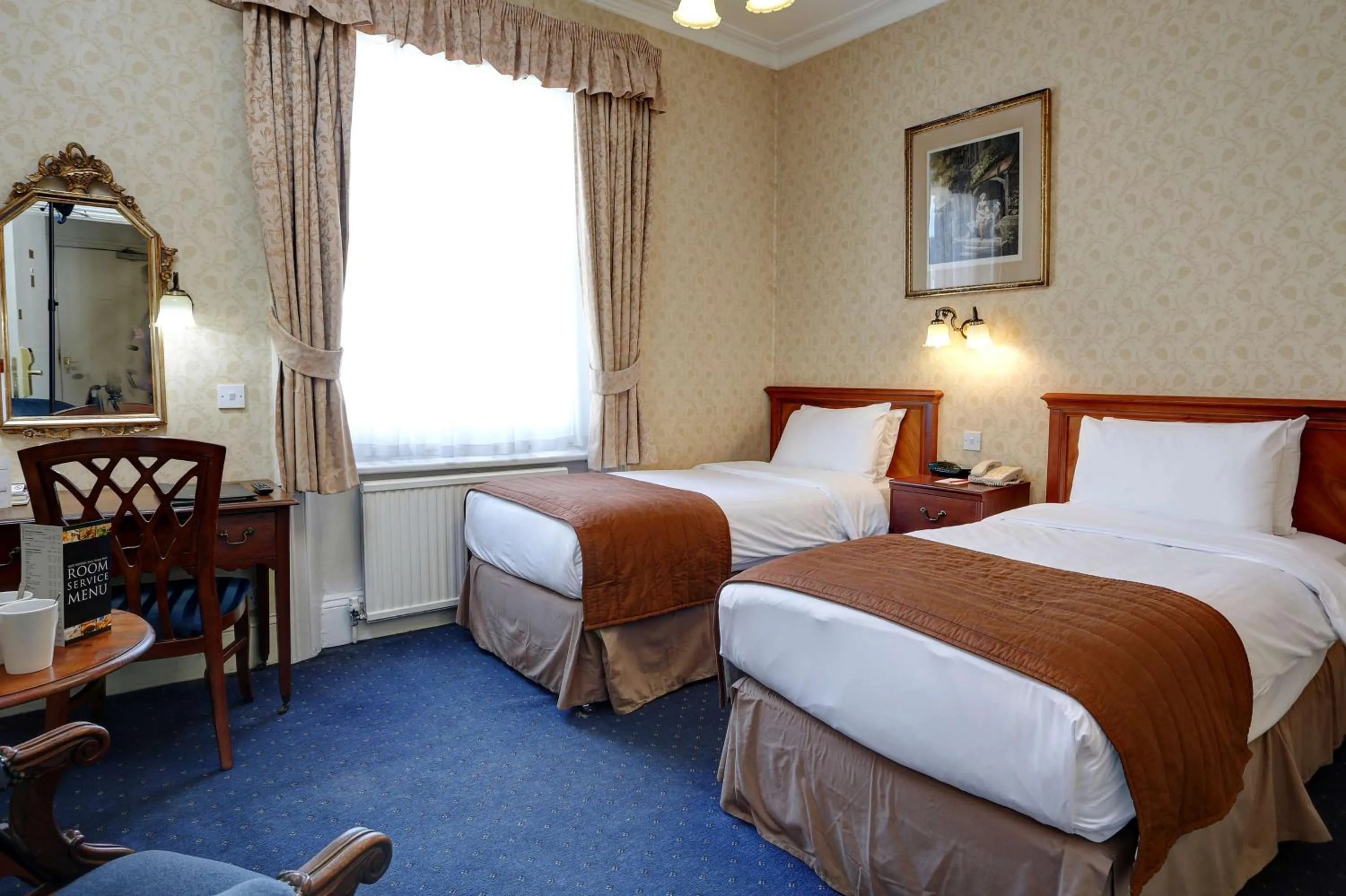 Photo of the whole room, Bed in Best Western Swiss Cottage Hotel