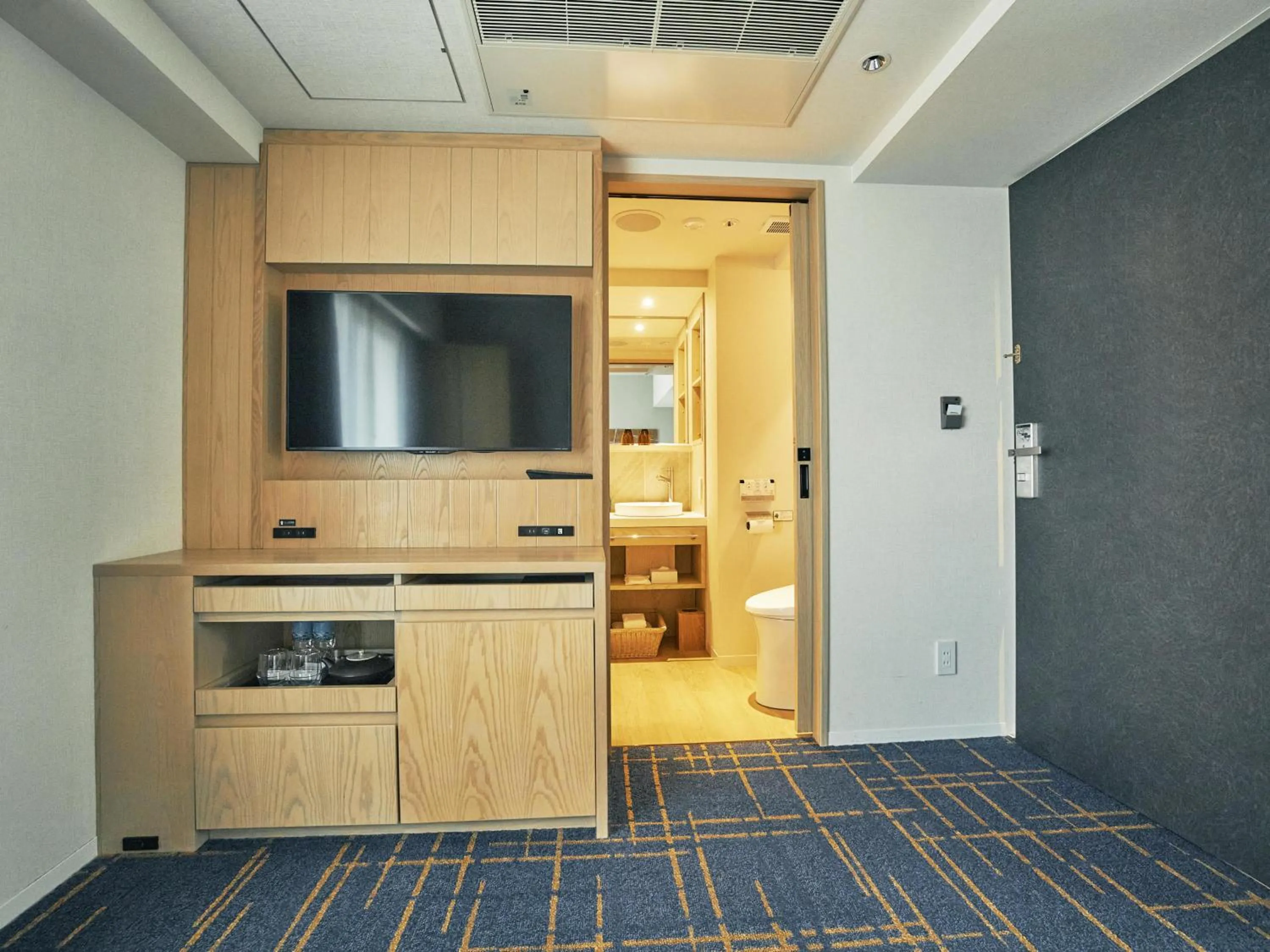 TV and multimedia in Hotel Traveltine Kyoto Kiyamachi