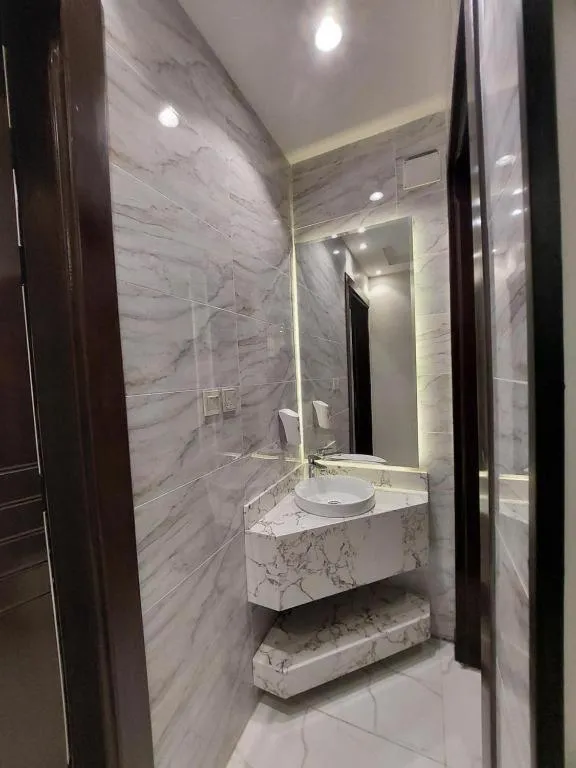 Elite House