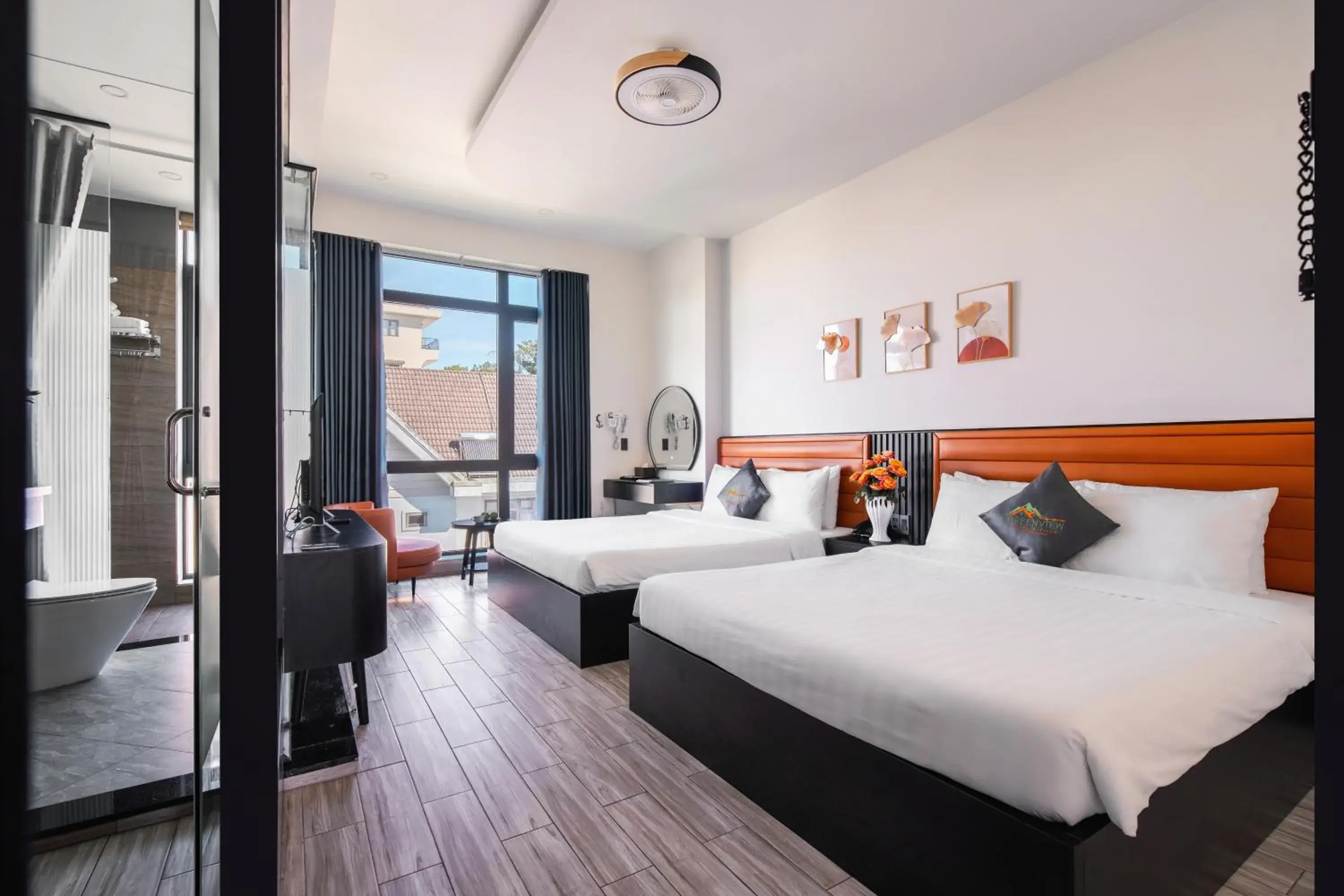 Toilet, Bed in Greenview City Hotel Toilet, Bed in Greenview City Hotel