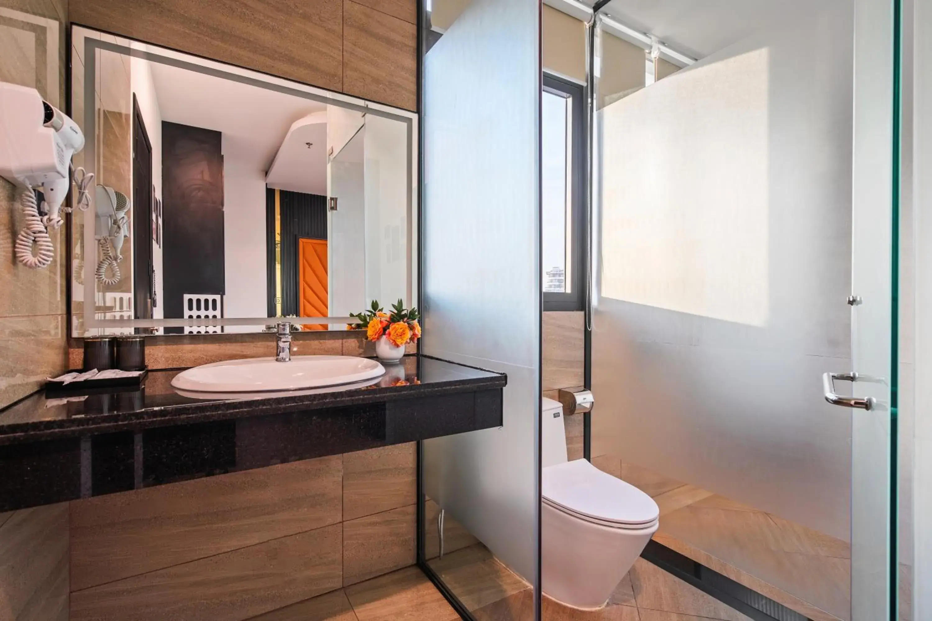 Toilet in Greenview City Hotel Toilet in Greenview City Hotel