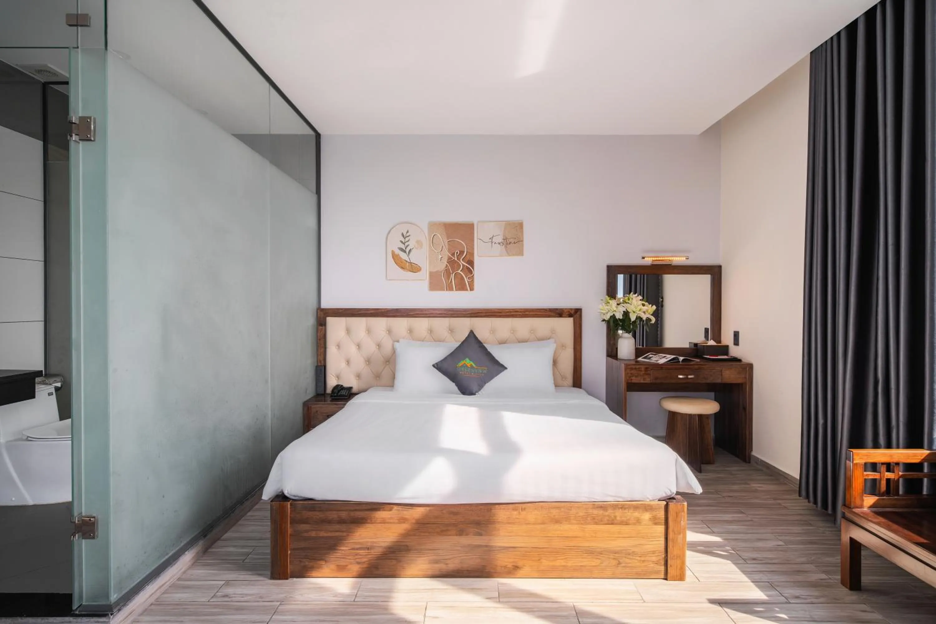 Toilet, Bed in Greenview City Hotel