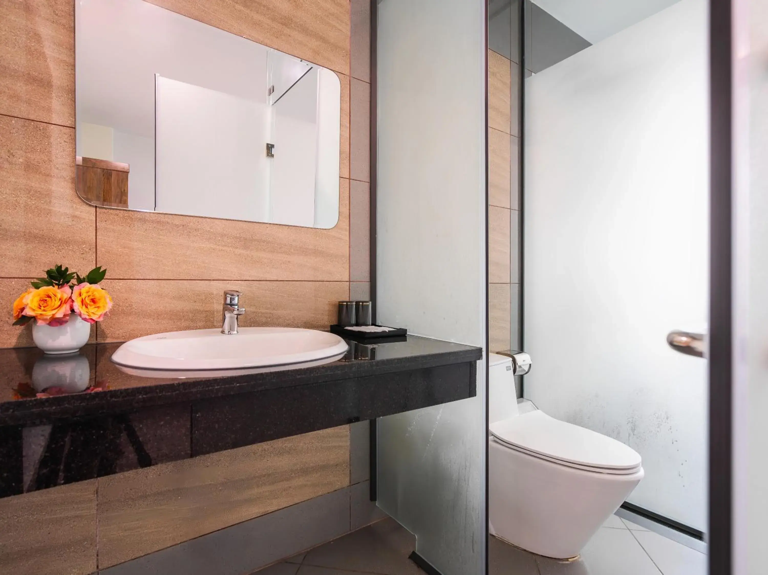 Toilet in Greenview City Hotel Toilet in Greenview City Hotel