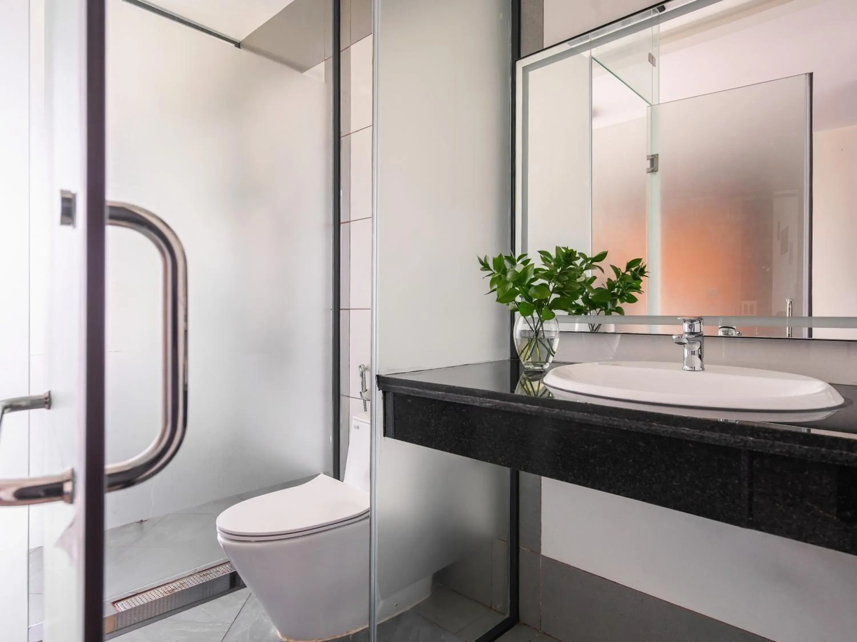 Toilet in Greenview City Hotel Toilet in Greenview City Hotel