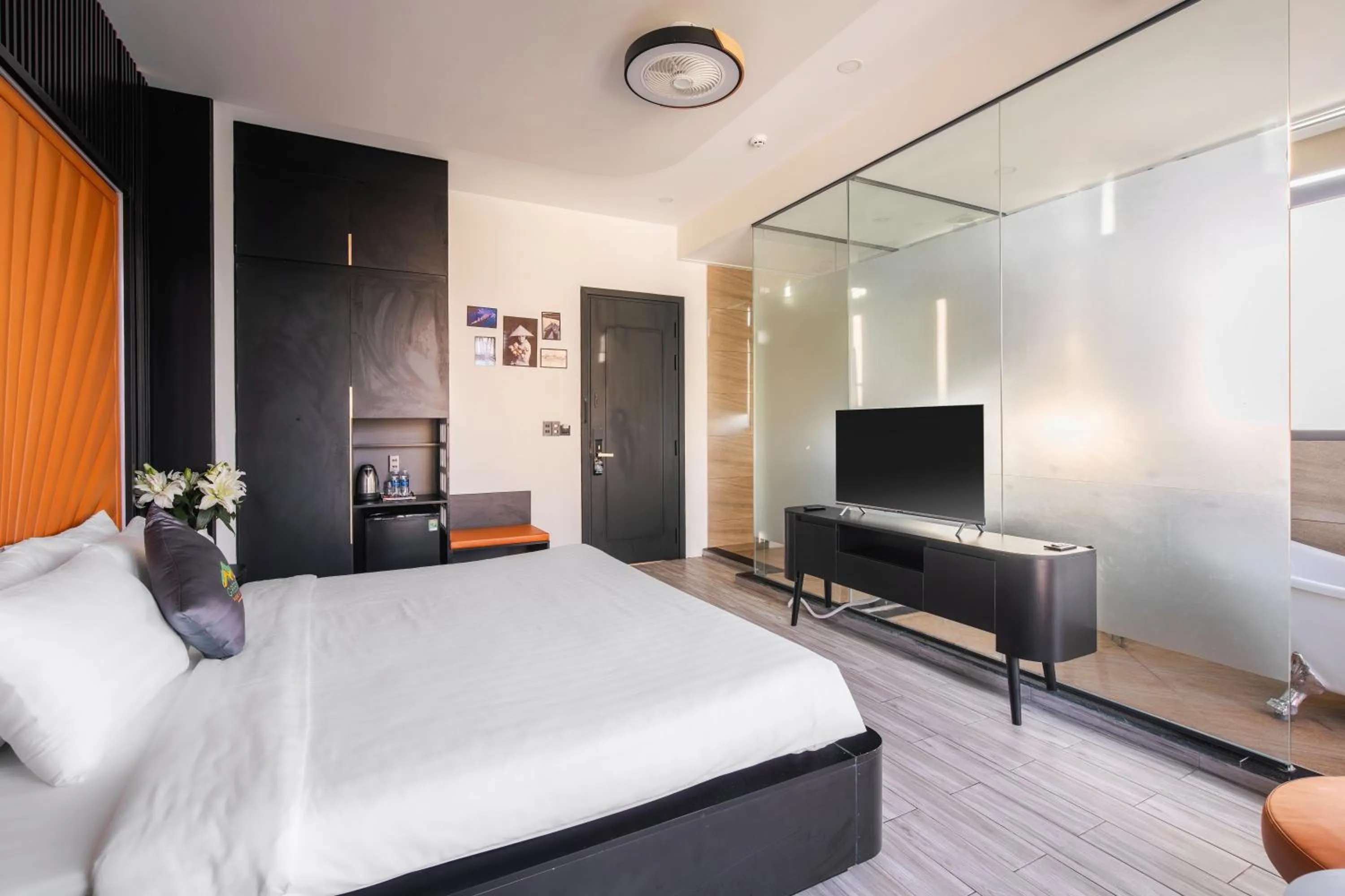 TV and multimedia, Bed in Greenview City Hotel