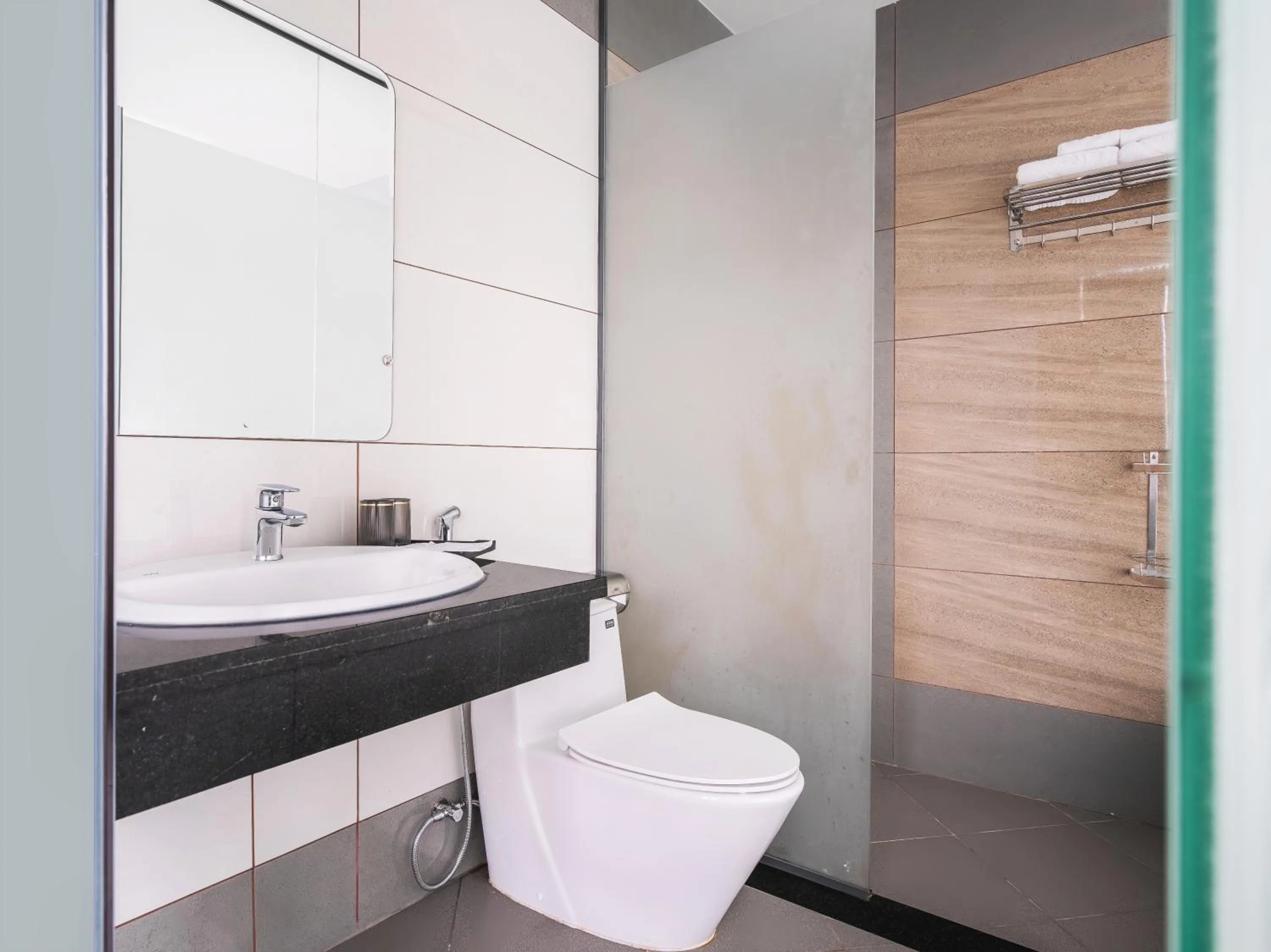 Toilet in Greenview City Hotel