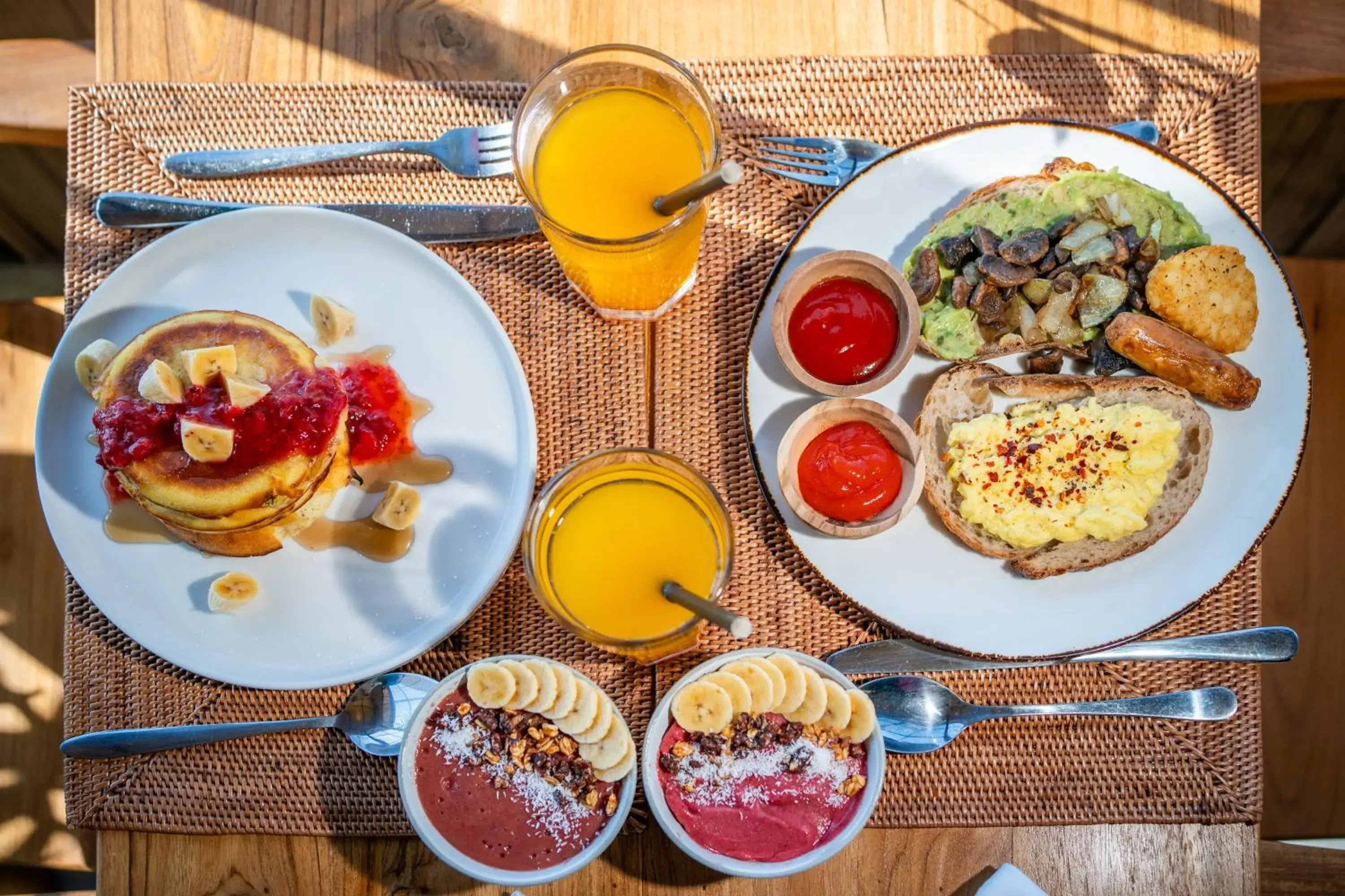 Breakfast in The Dewi Eco Bamboo Villa Breakfast in The Dewi Eco Bamboo Villa