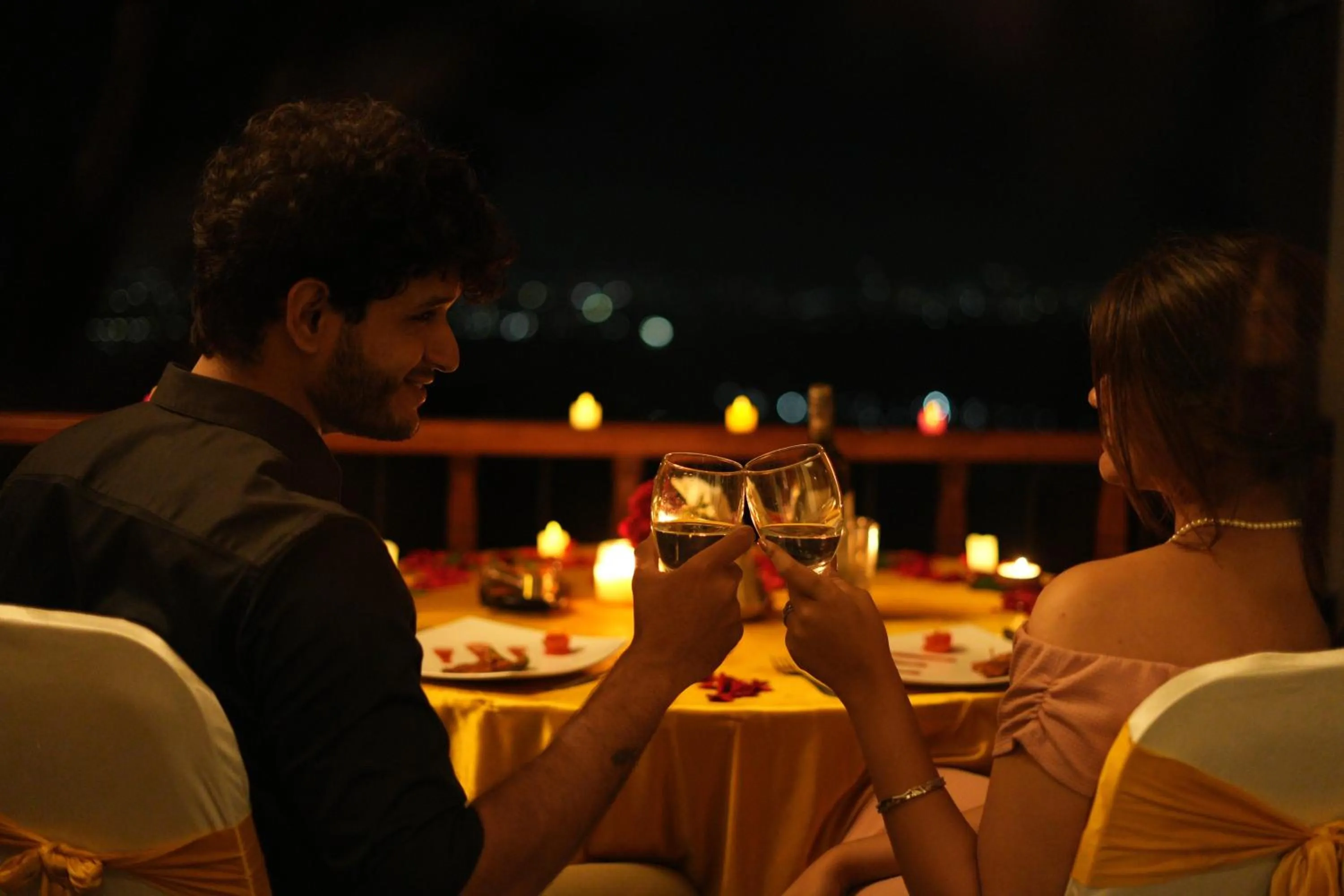 Restaurant/places to eat in Nisarg Resort