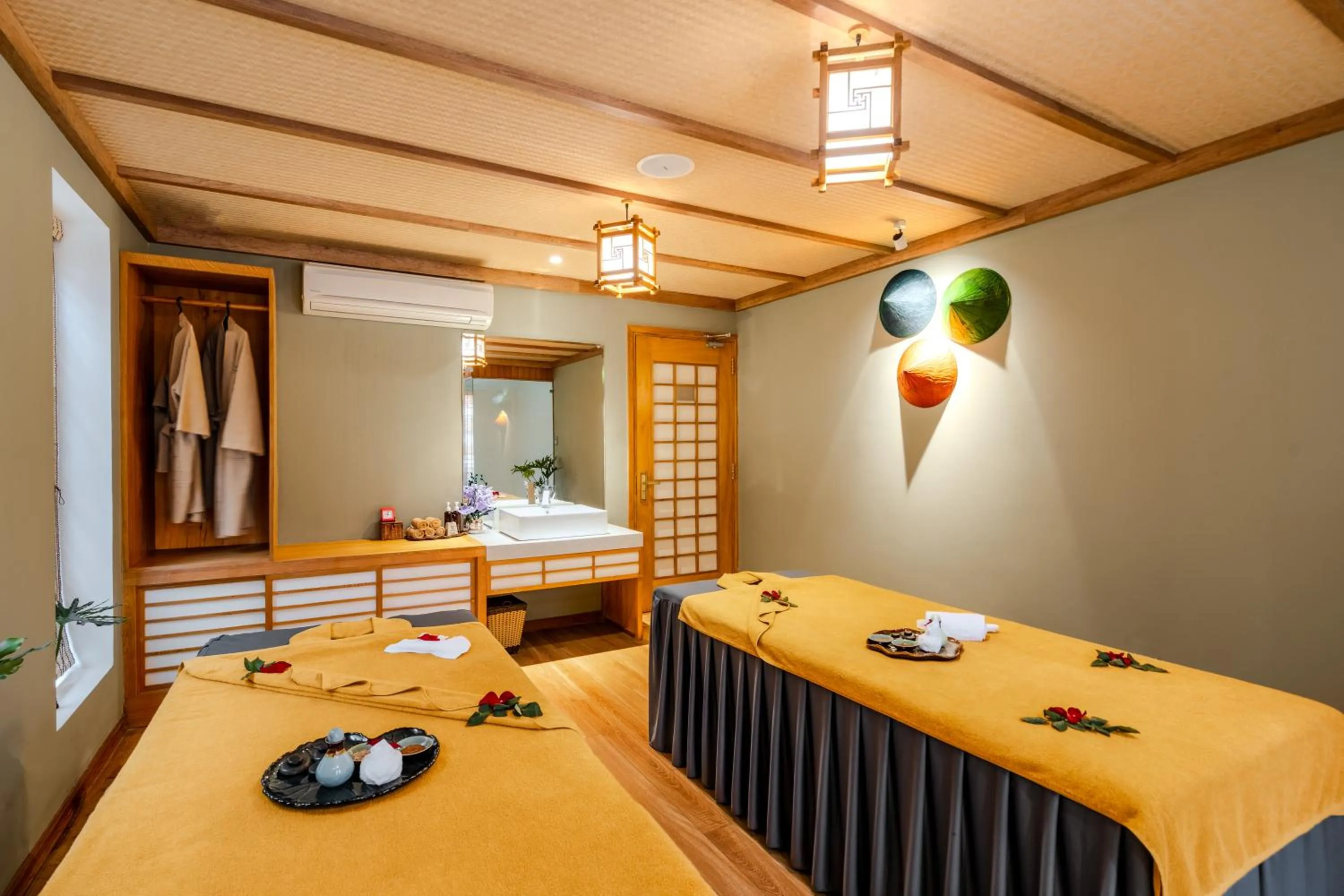 Massage, Bed in The Saga Hotel Hoi An