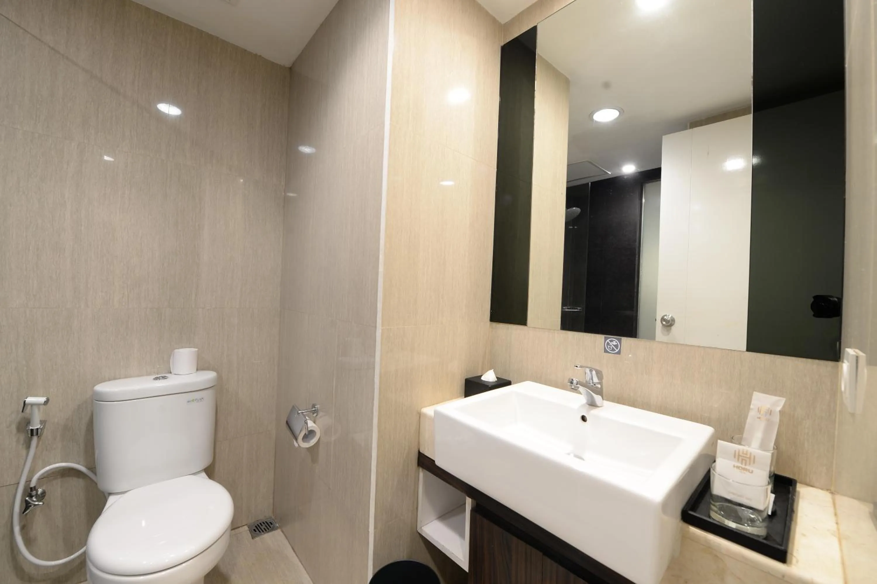Bathroom in HORU HOTEL MANGGA DUA SQUARE