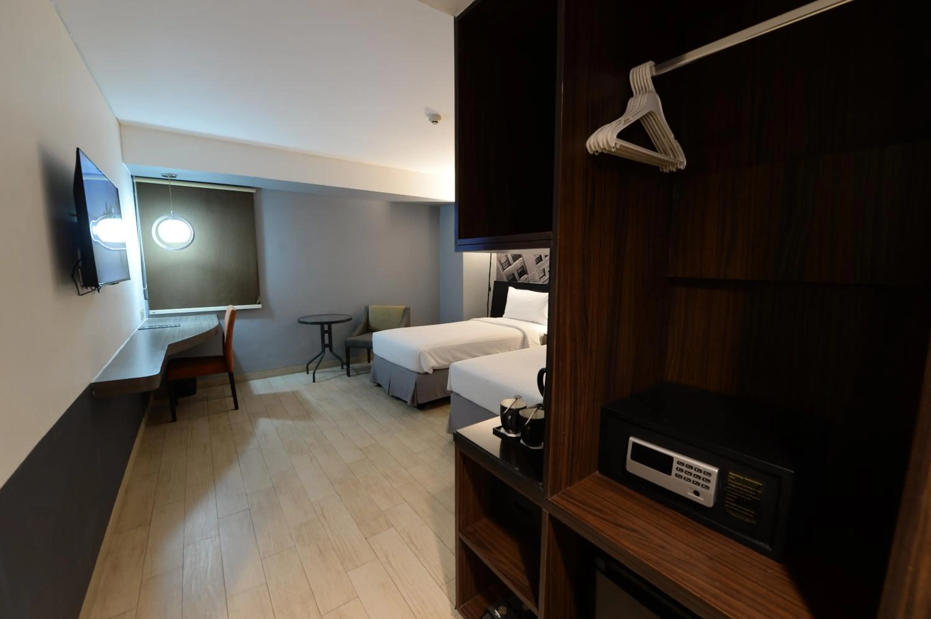 Guests, Bed in HORU HOTEL MANGGA DUA SQUARE