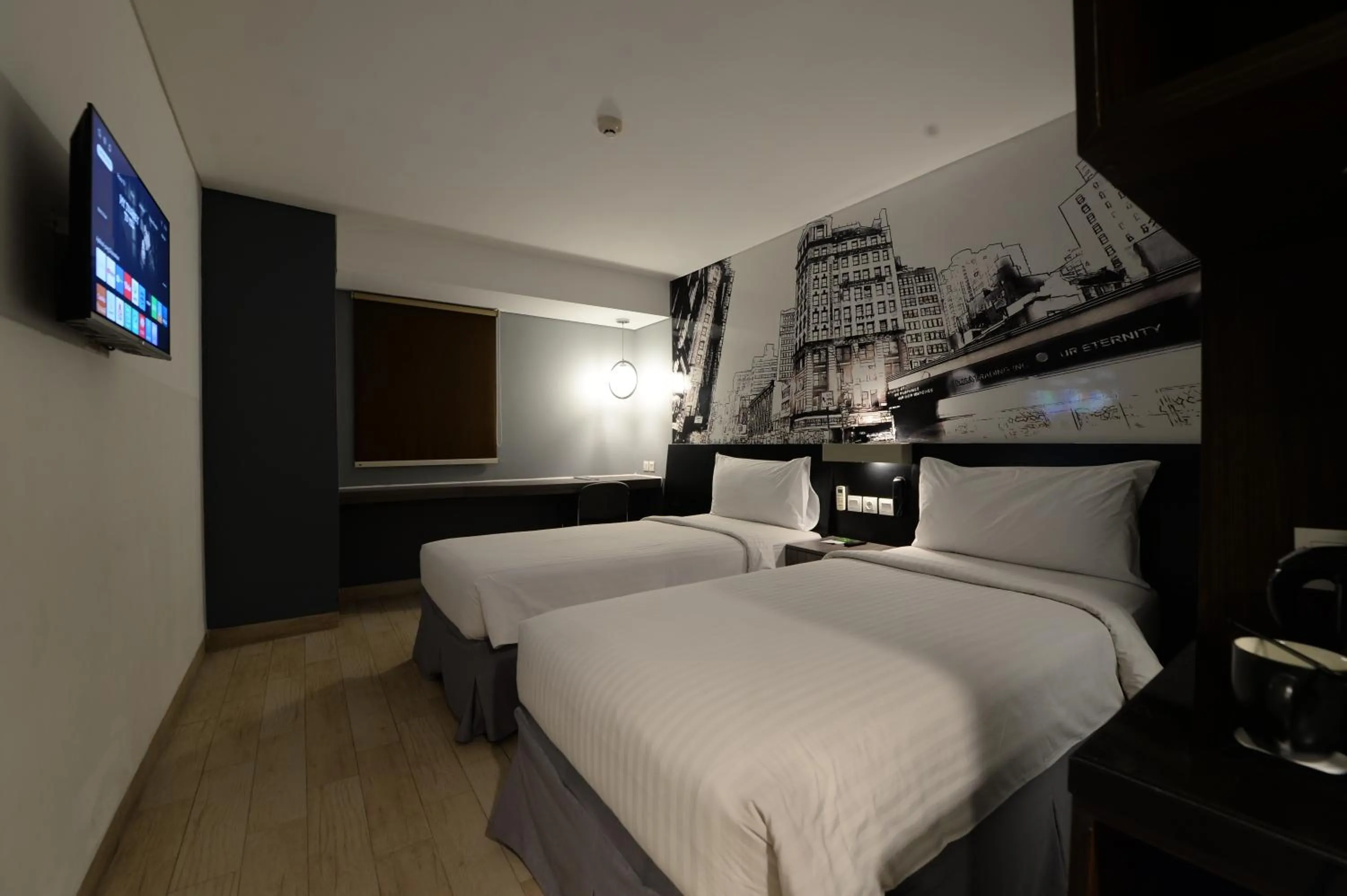 Guests, Bed in HORU HOTEL MANGGA DUA SQUARE