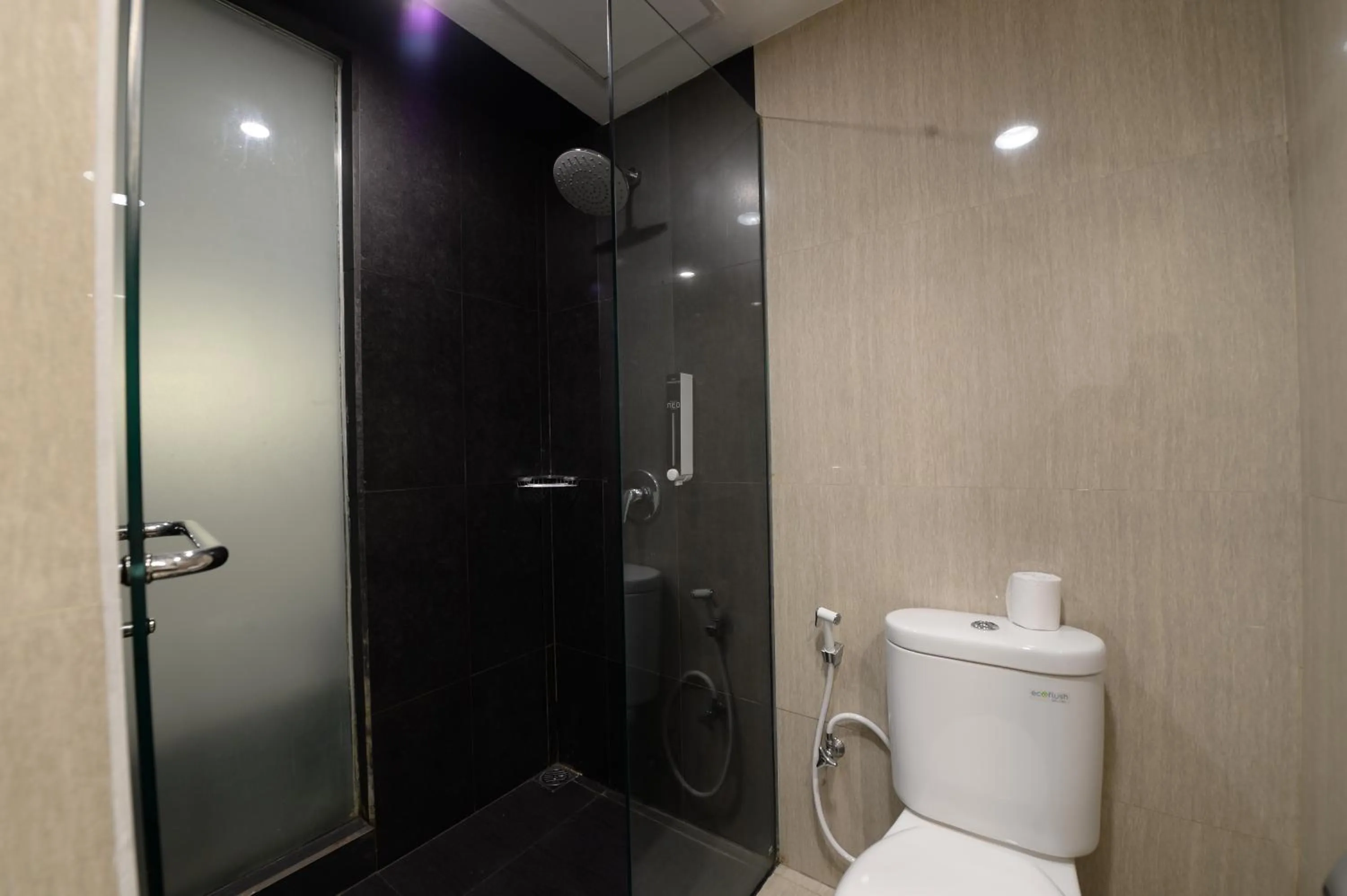 Bathroom in HORU HOTEL MANGGA DUA SQUARE