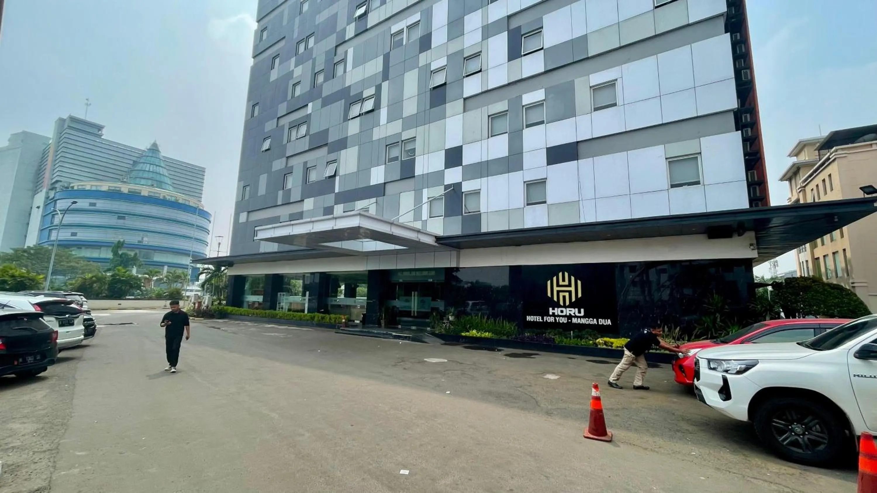 Parking in HORU HOTEL MANGGA DUA SQUARE