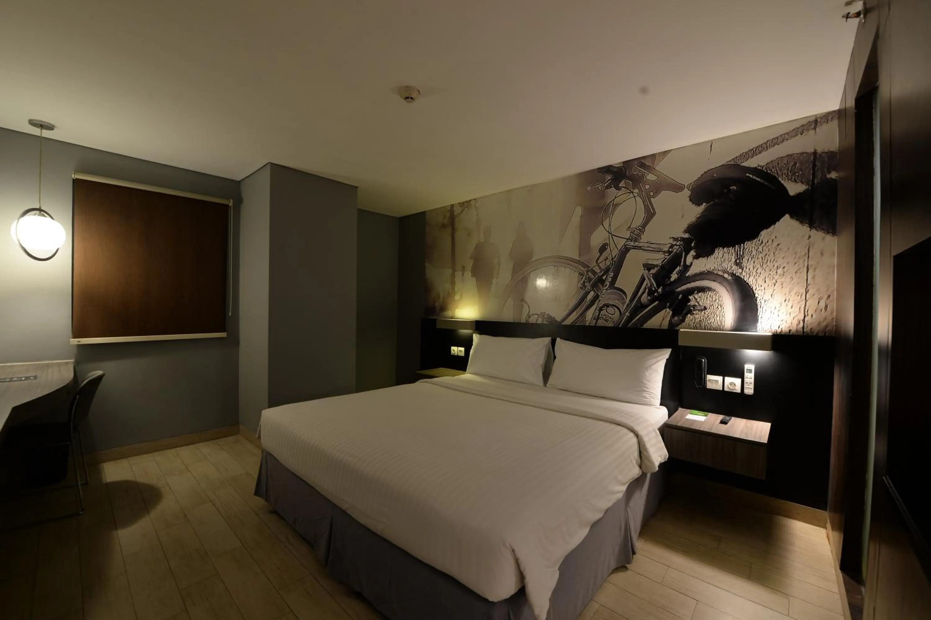 Guests, Bed in HORU HOTEL MANGGA DUA SQUARE