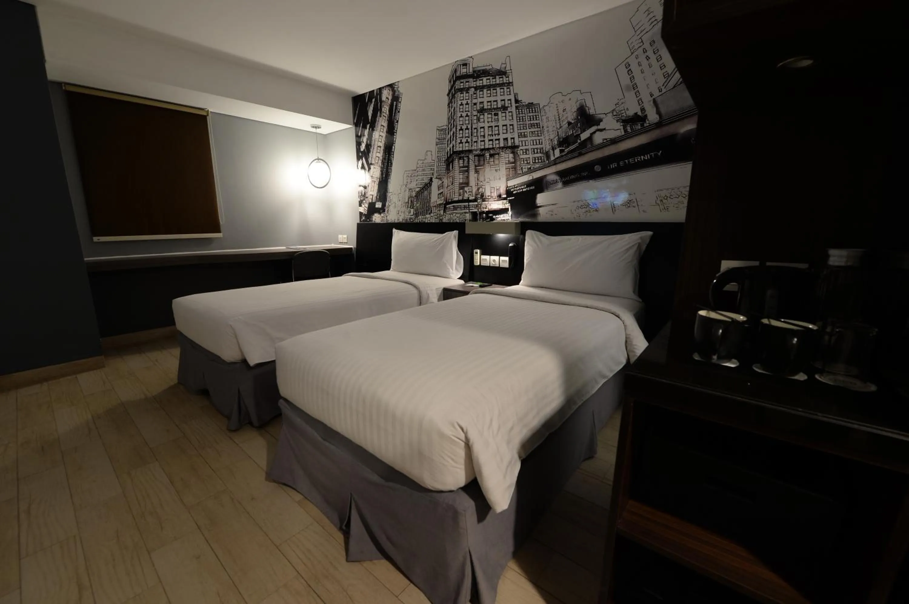 Bathroom, Bed in HORU HOTEL MANGGA DUA SQUARE