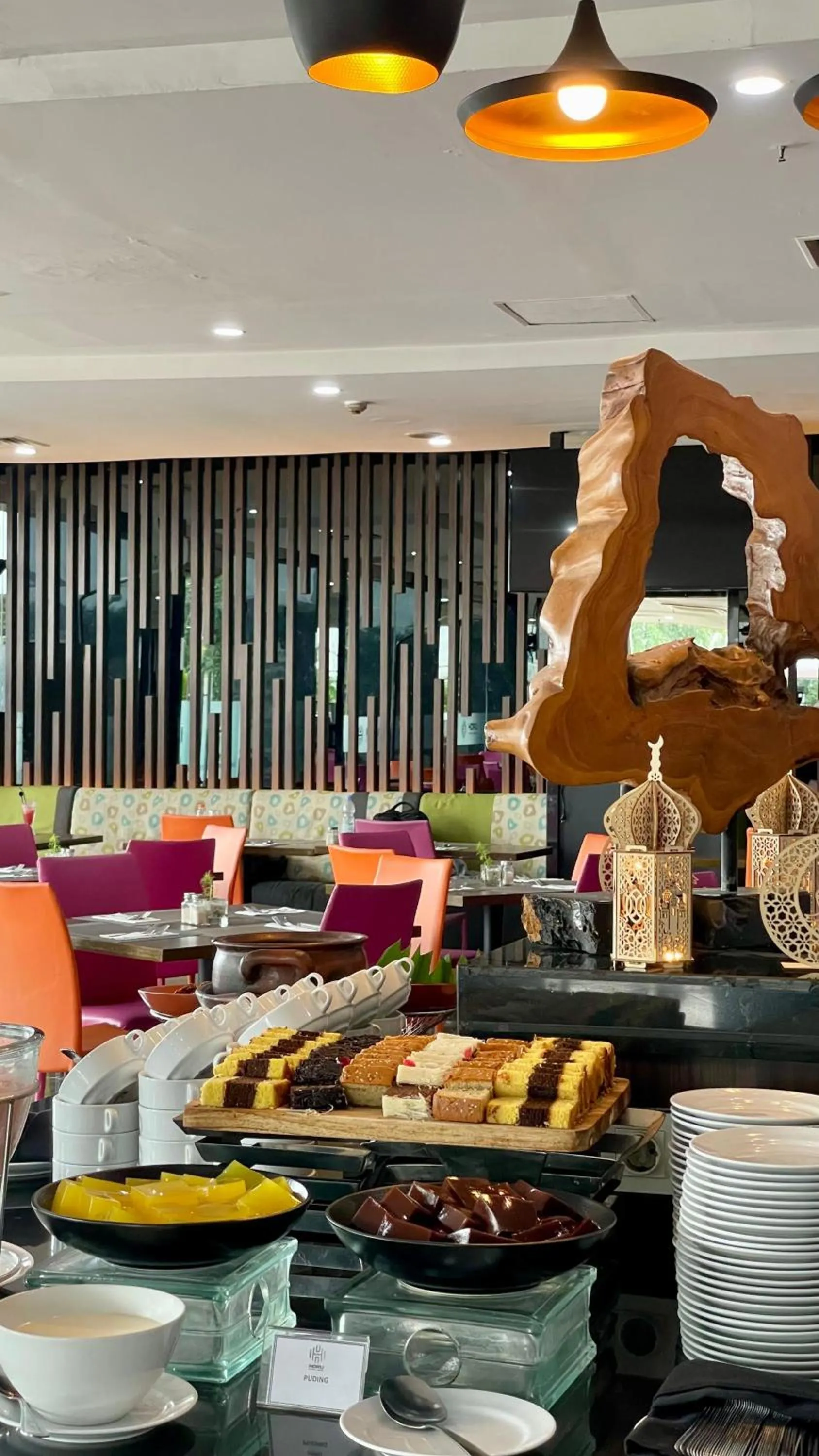 Restaurant/places to eat in HORU HOTEL MANGGA DUA SQUARE