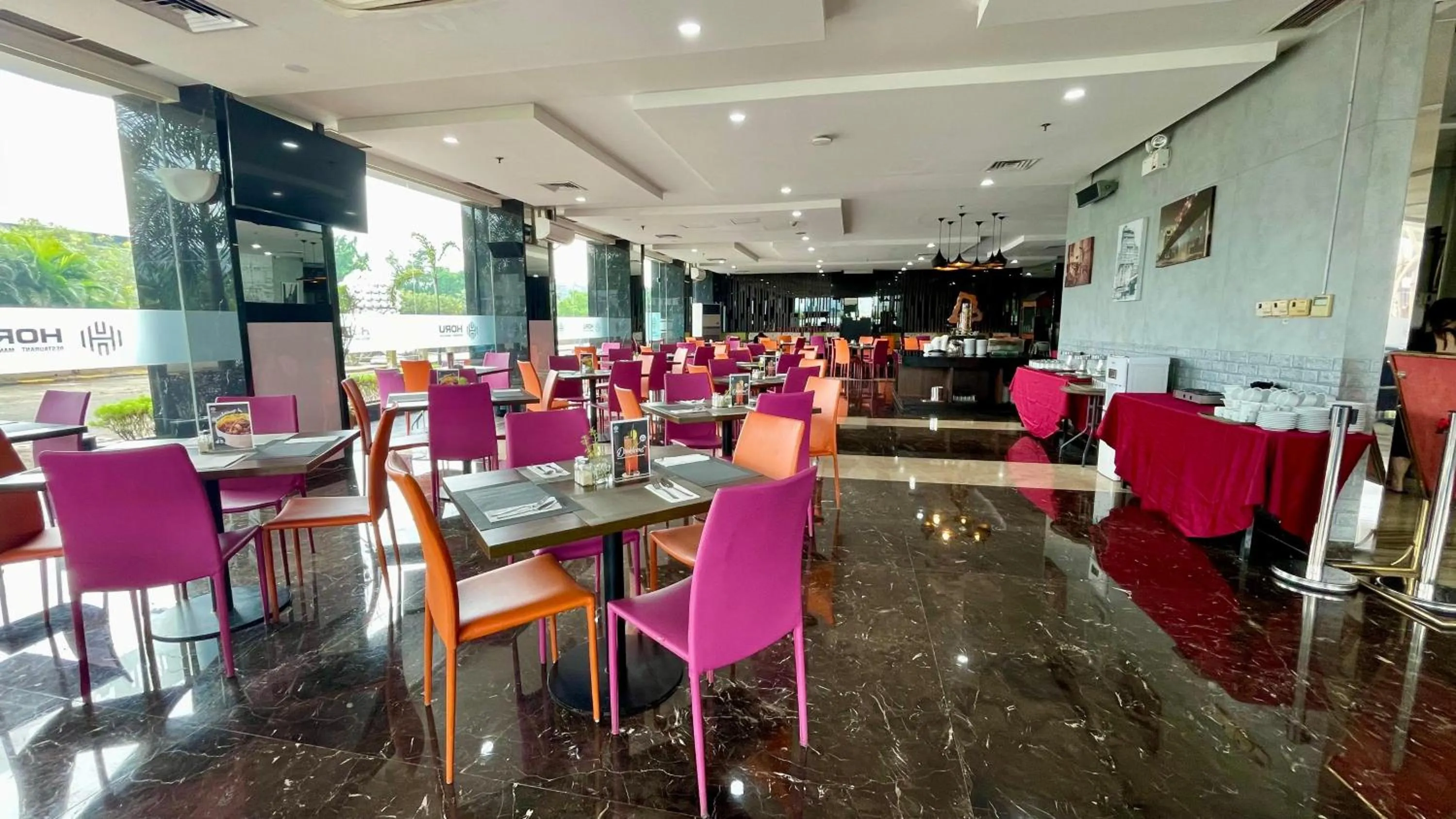 Restaurant/places to eat in HORU HOTEL MANGGA DUA SQUARE