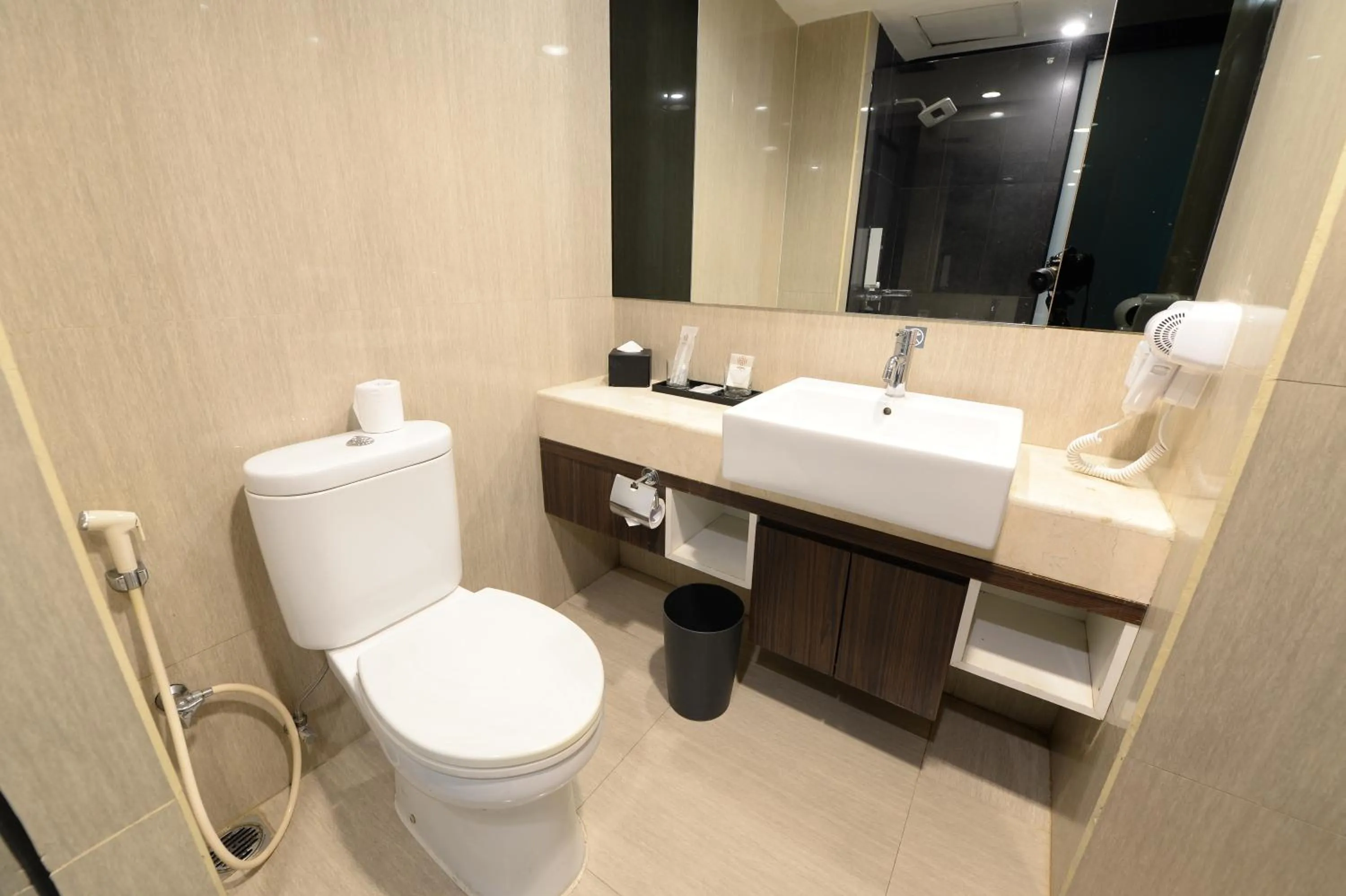 Bathroom in HORU HOTEL MANGGA DUA SQUARE