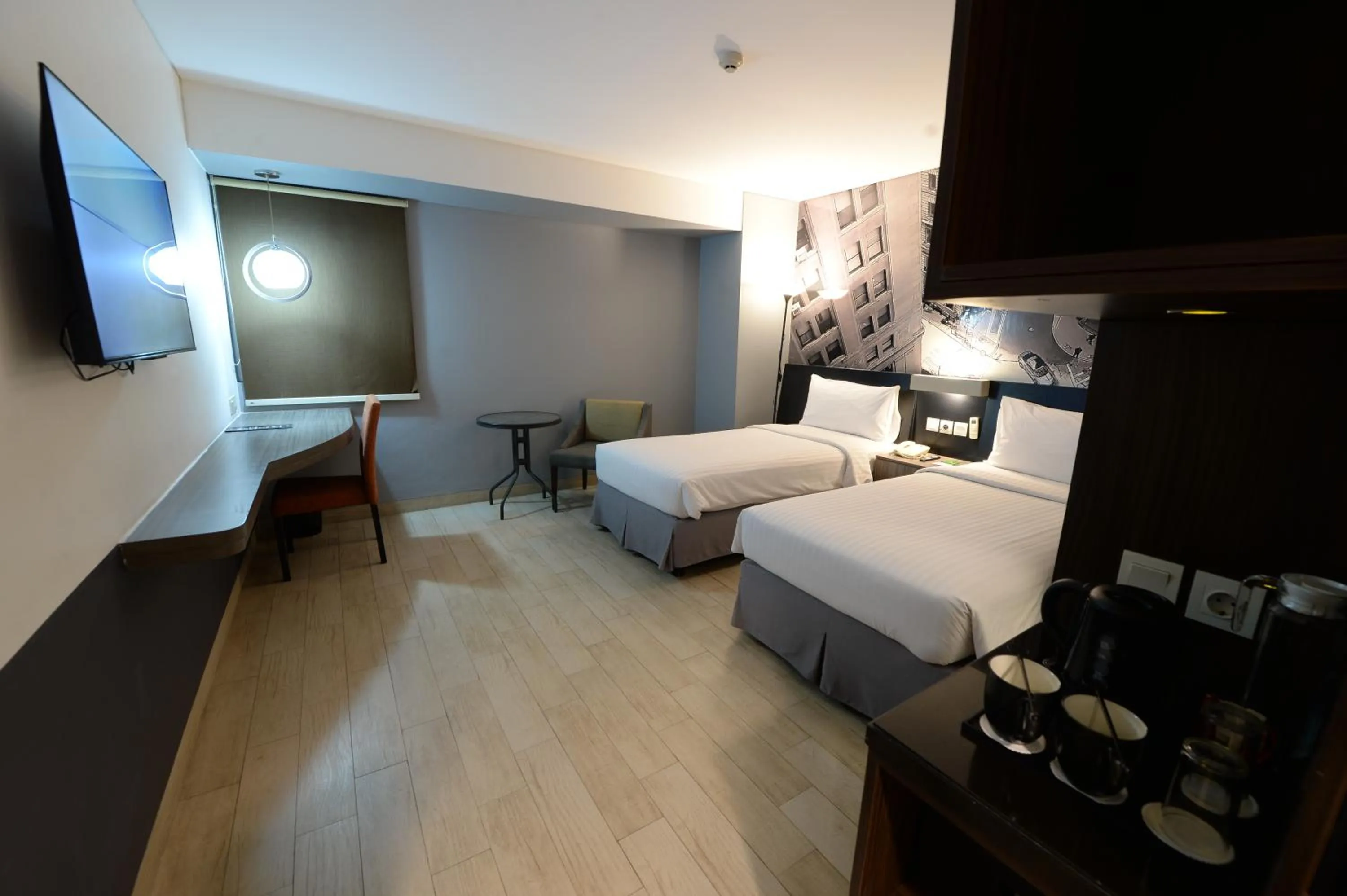 Guests, Bed in HORU HOTEL MANGGA DUA SQUARE