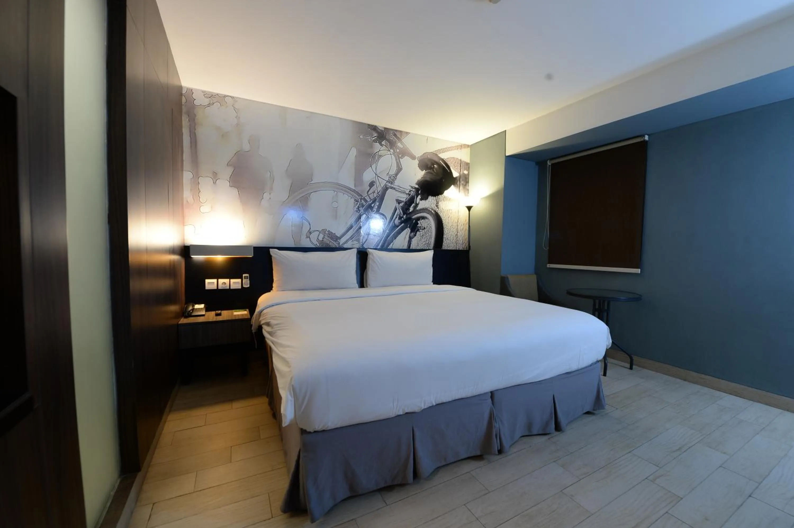 Guests, Bed in HORU HOTEL MANGGA DUA SQUARE