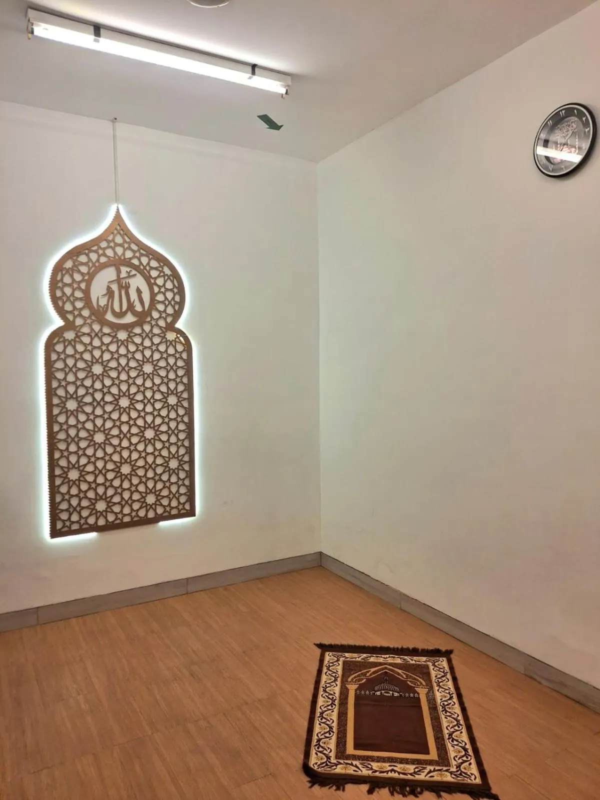 Guests in HORU HOTEL MANGGA DUA SQUARE