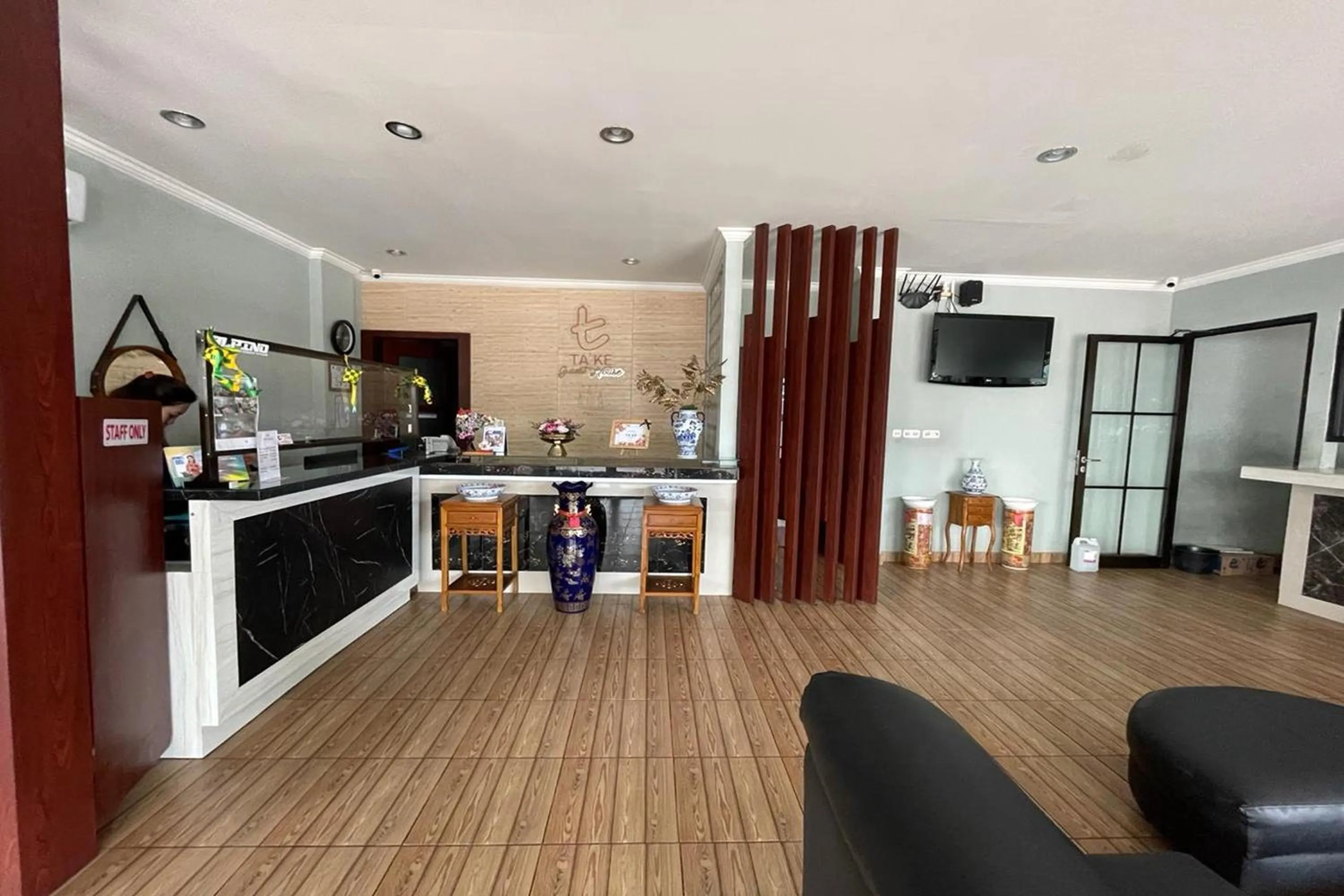 Lobby or reception in Take Guesthouse 2