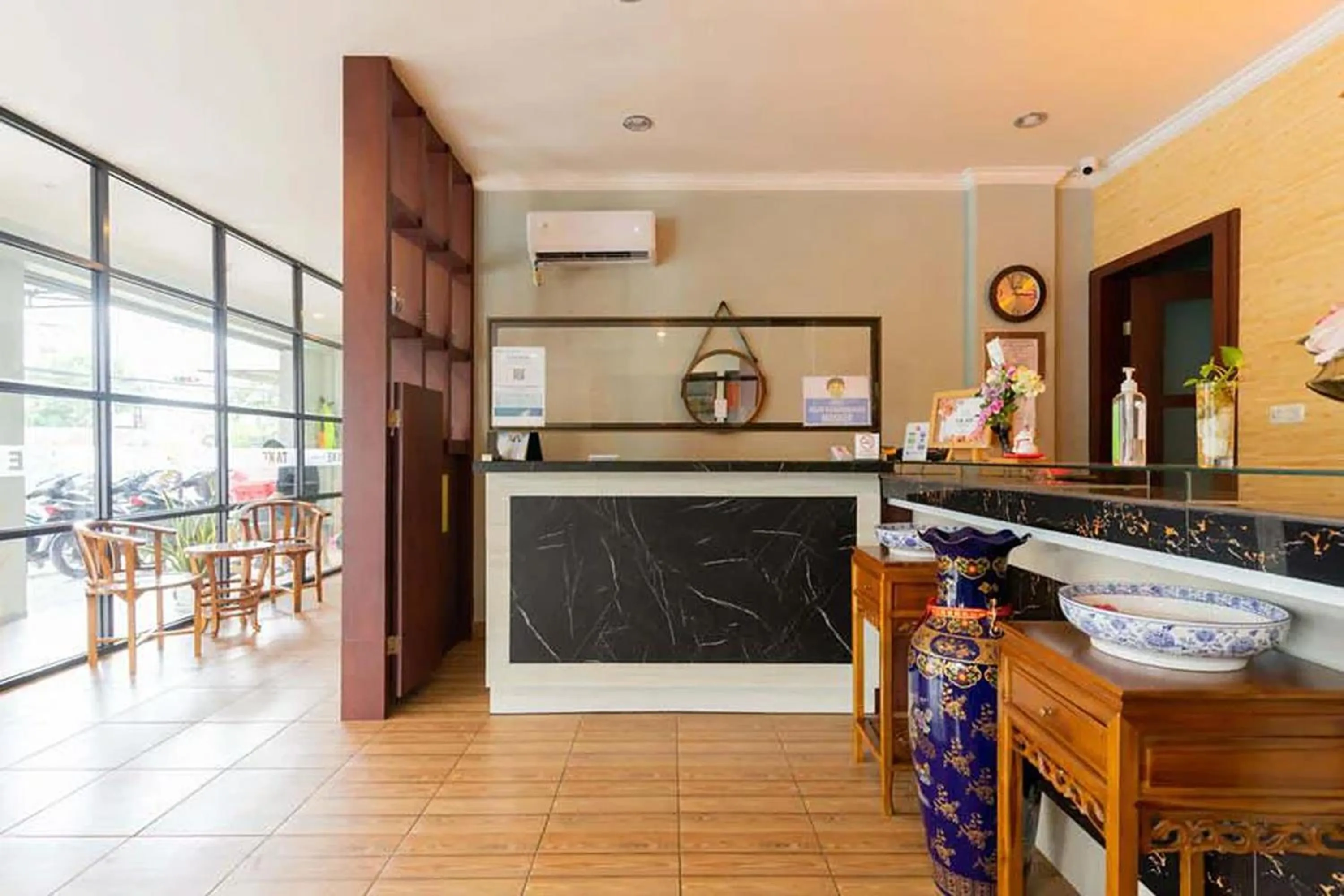 Lobby or reception in Take Guesthouse 2