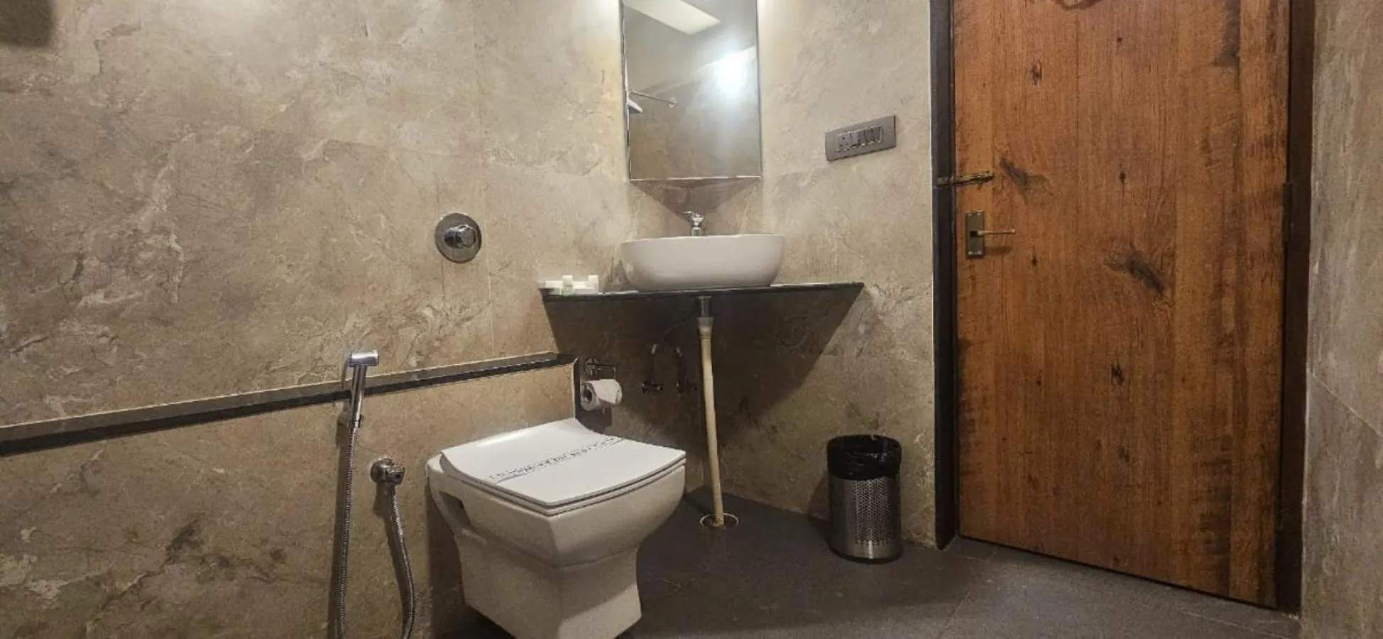 Toilet in Cross Roads Inn