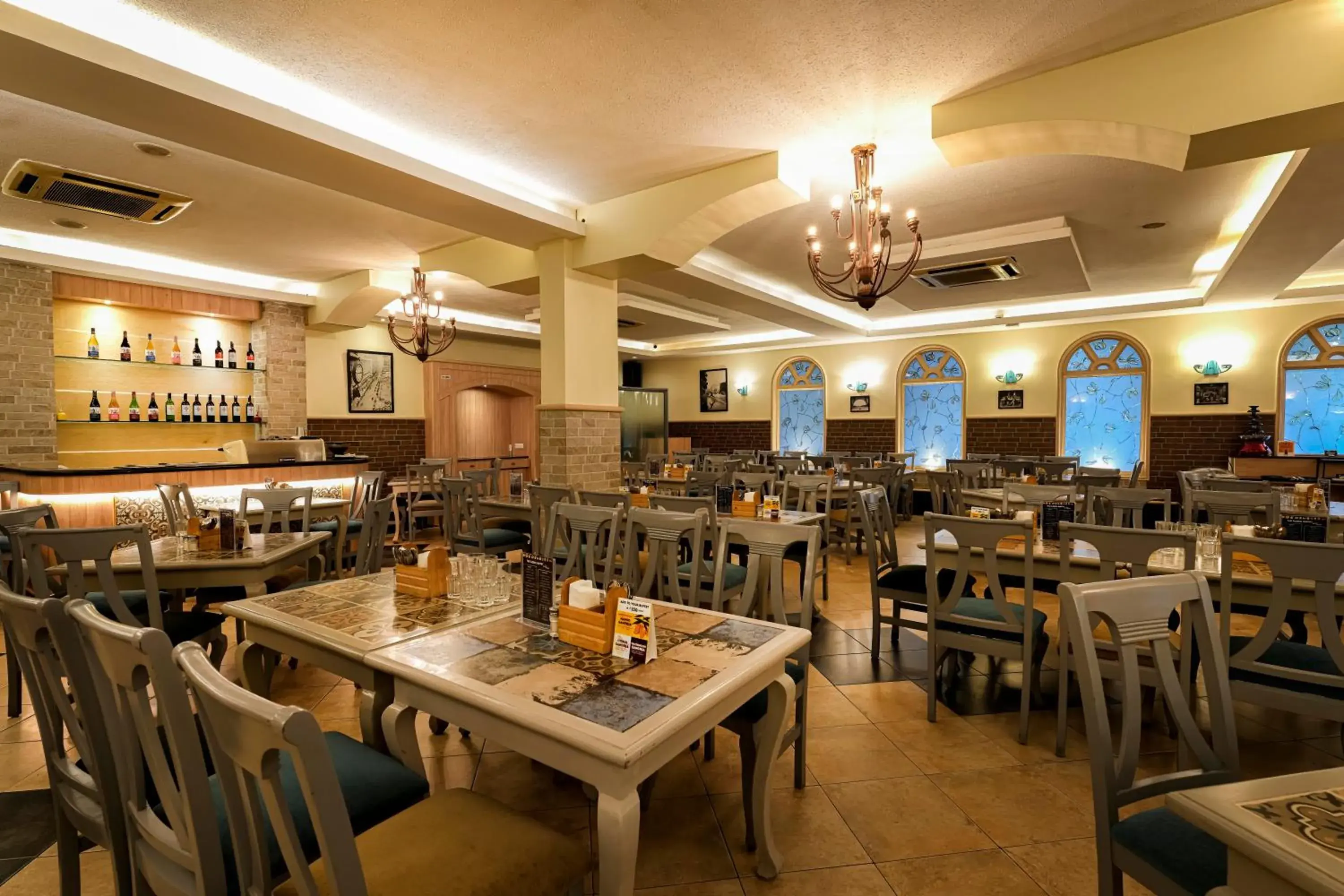 Restaurant/places to eat in Cross Roads Inn Restaurant/places to eat in Cross Roads Inn