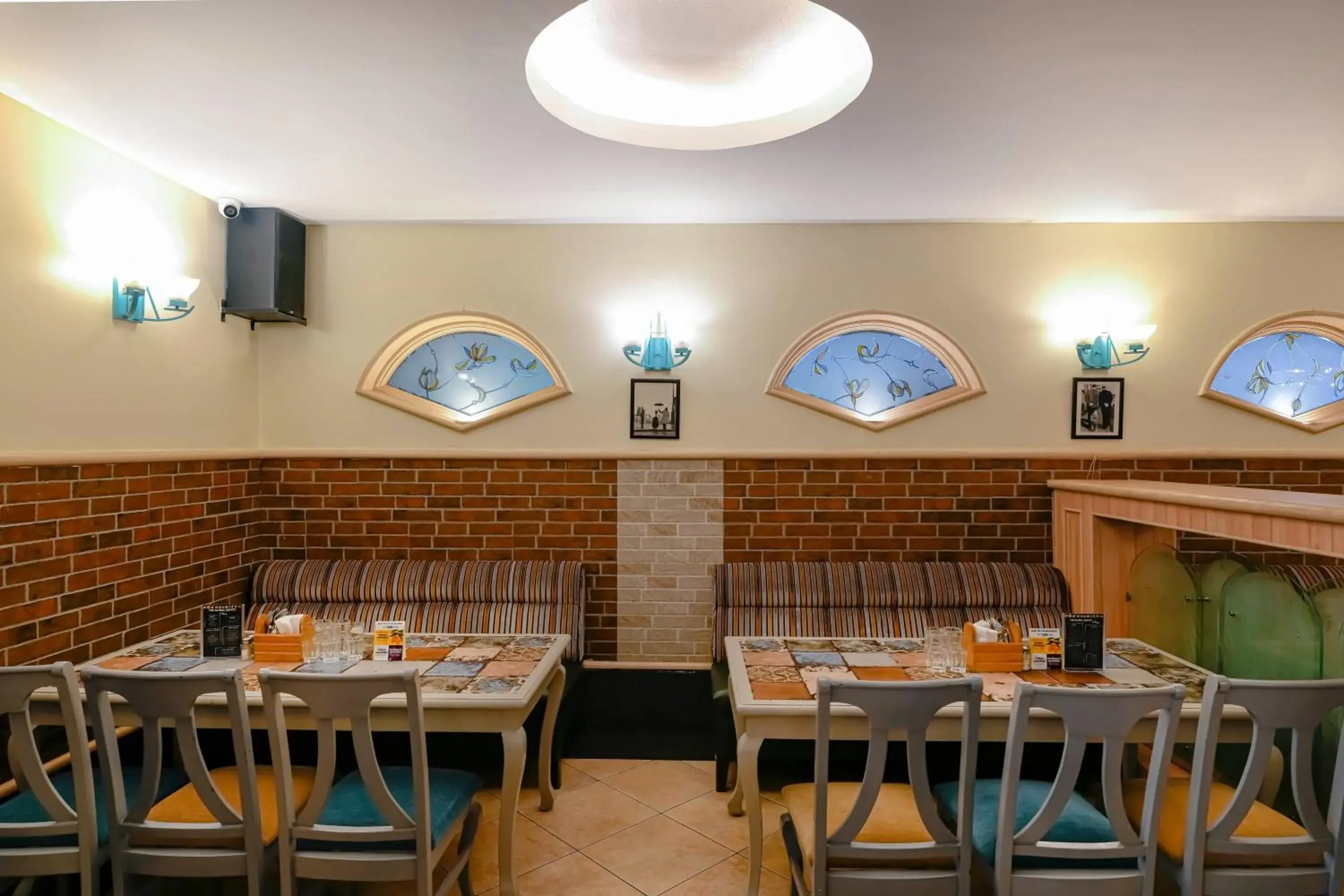 Restaurant/places to eat in Cross Roads Inn Restaurant/places to eat in Cross Roads Inn