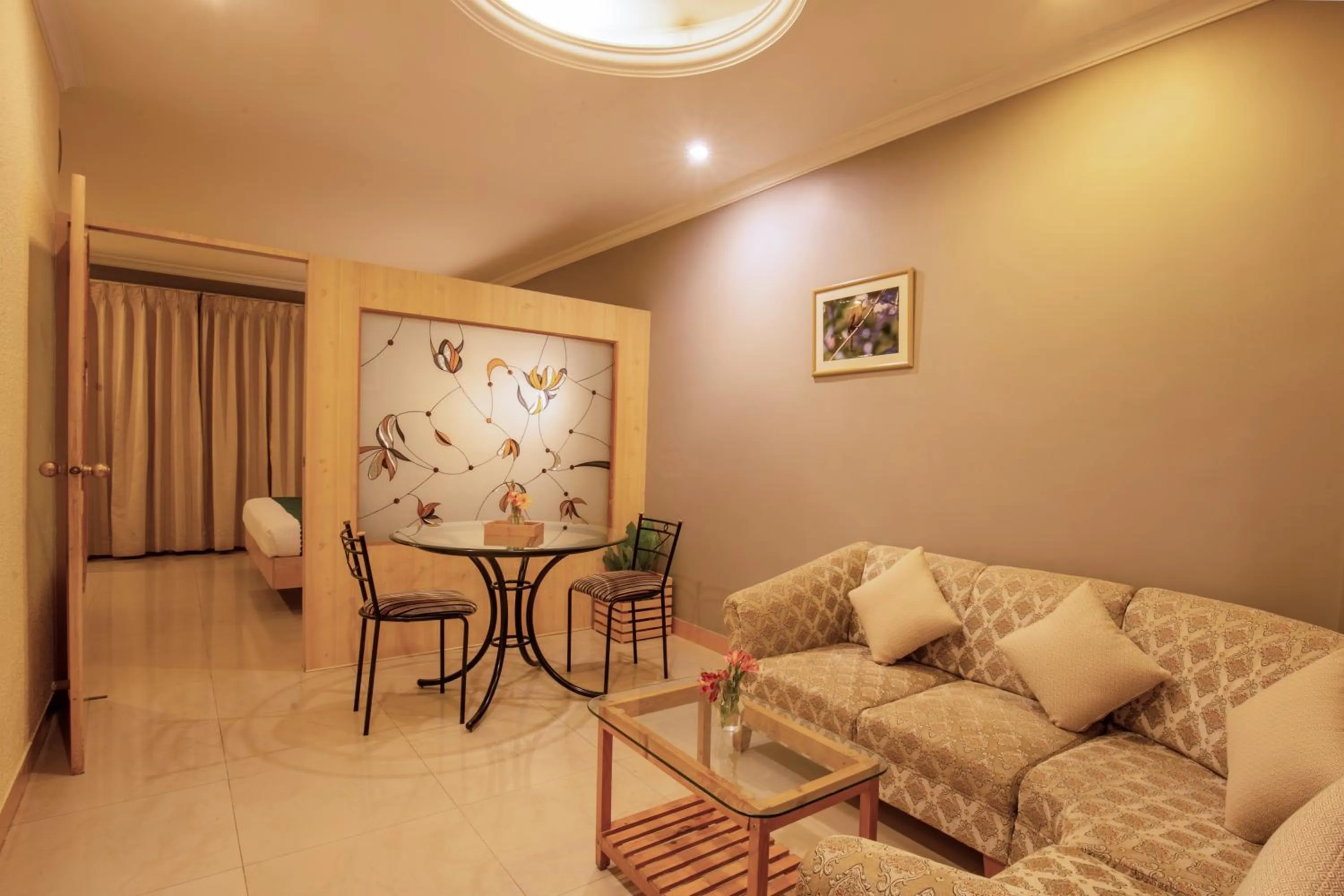 Living room in Cross Roads Inn